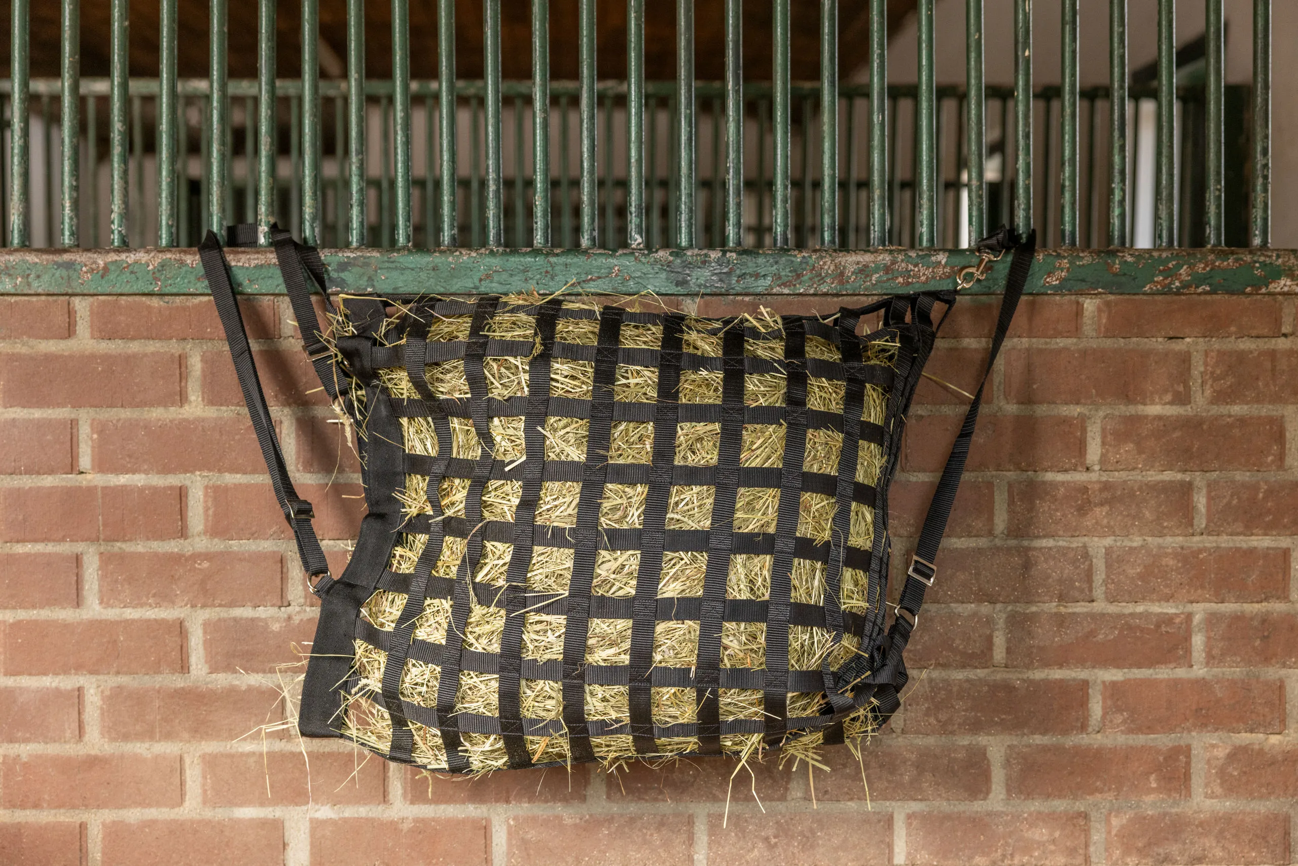 Hönät / Hay Bag för häst – Slow feeder, slitstark och spillsmart