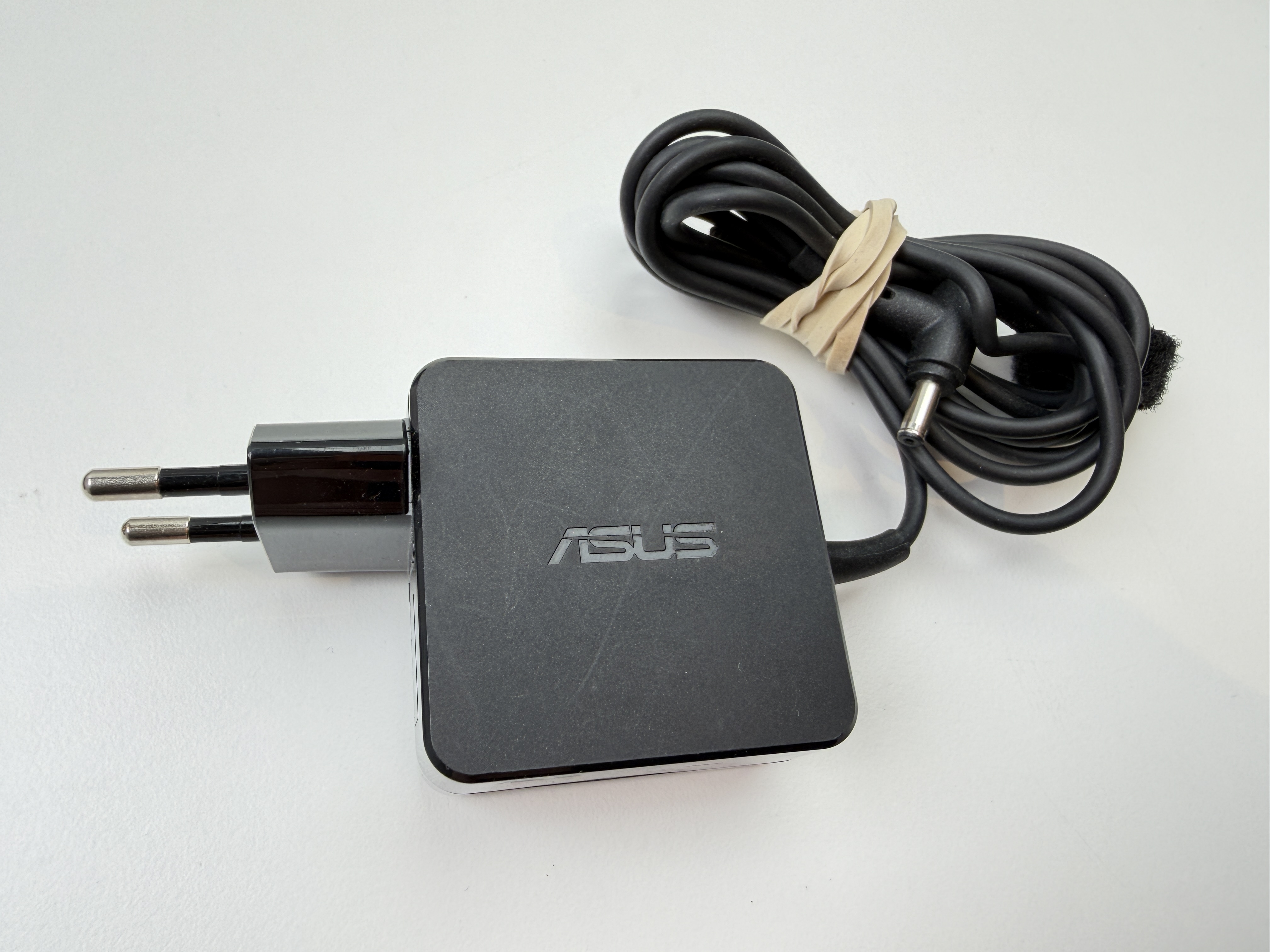 Begagnad Original Laddare 65W ASUS ZenBook / VivoBook 19V 3.42A Modell AD2108020