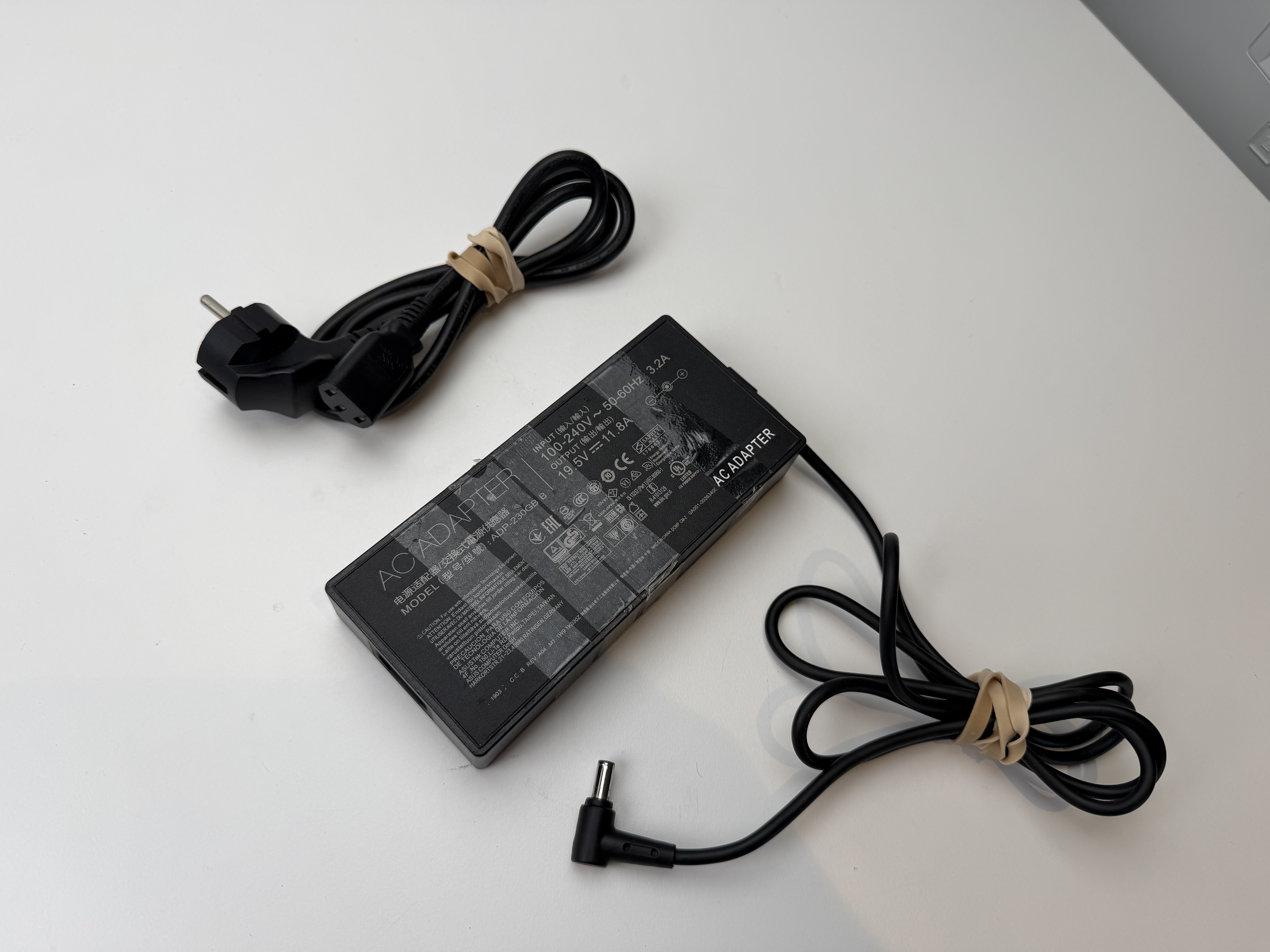 Begagnad Original Laddare 230W Delta ASUS 19.5V 11.8A Modell ADP-230GB B