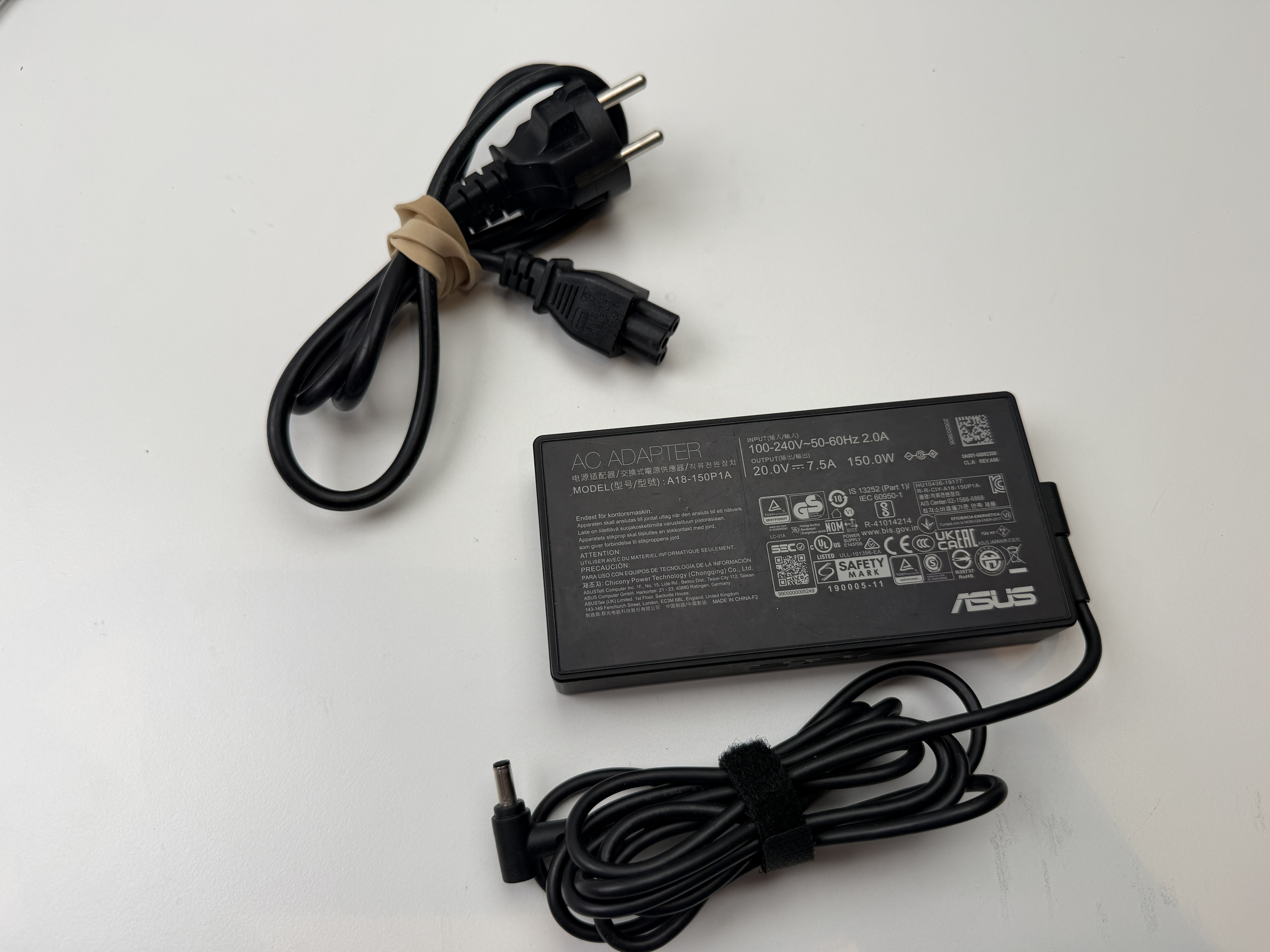 Begagnad Original Laddare 150W 4.5x3,0mm ASUS TUF / ROG / VivoBook 20V 7.5A Modell A18-150P1A