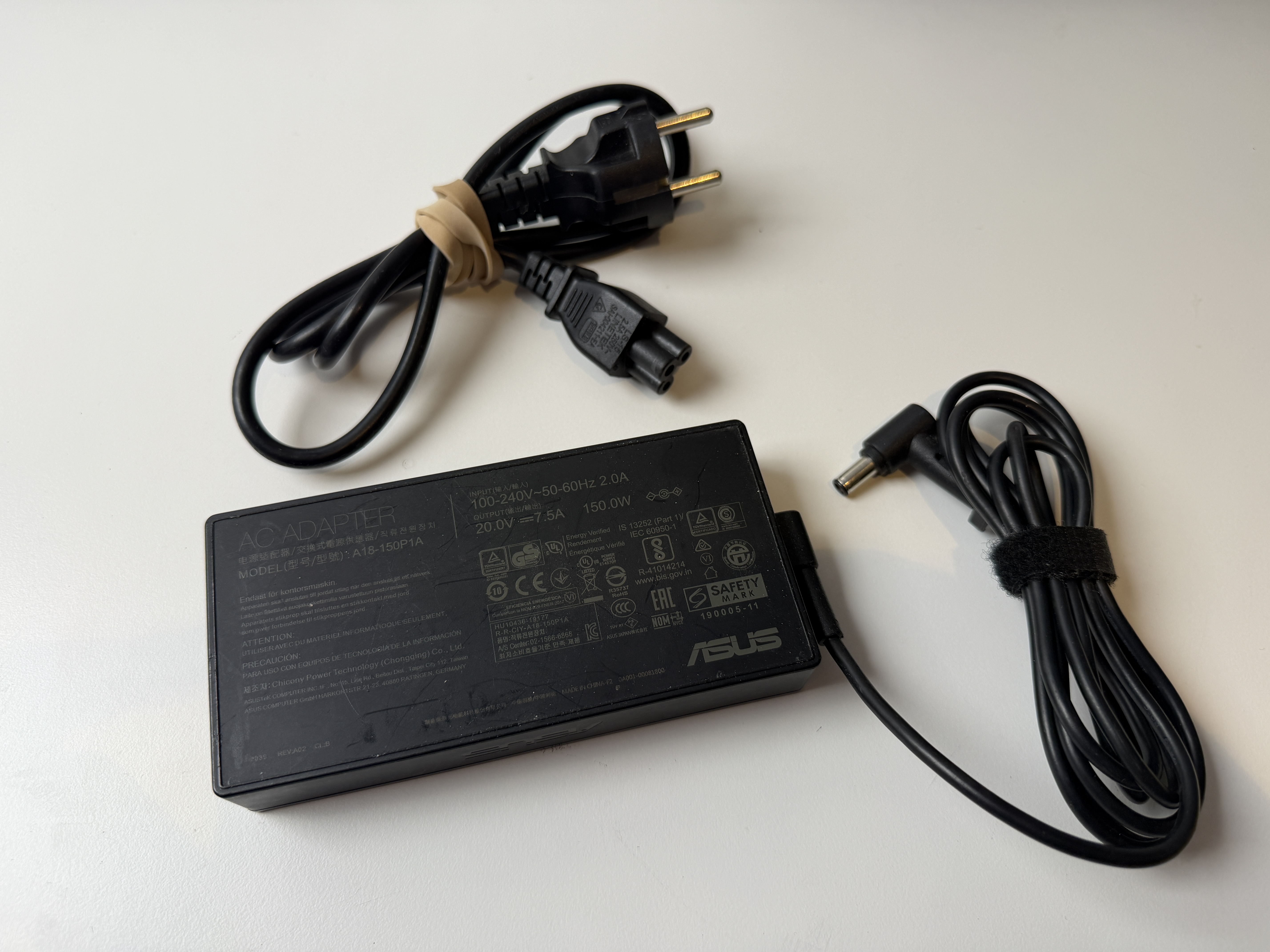 Begagnad Original Laddare 150W 6x3,7mm ASUS TUF / ROG / VivoBook 20V 7.5A Modell A18-150P1A