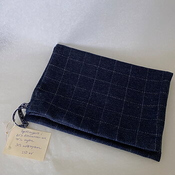 Påse 33x25 cm,  blå med vita kritstrecksrutor
