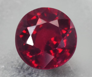 Rara gema de espinela roja natural auténtica procedente de Mogok, Birmania. - 2