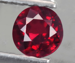 Rara gema de espinela roja natural auténtica procedente de Mogok, Birmania.