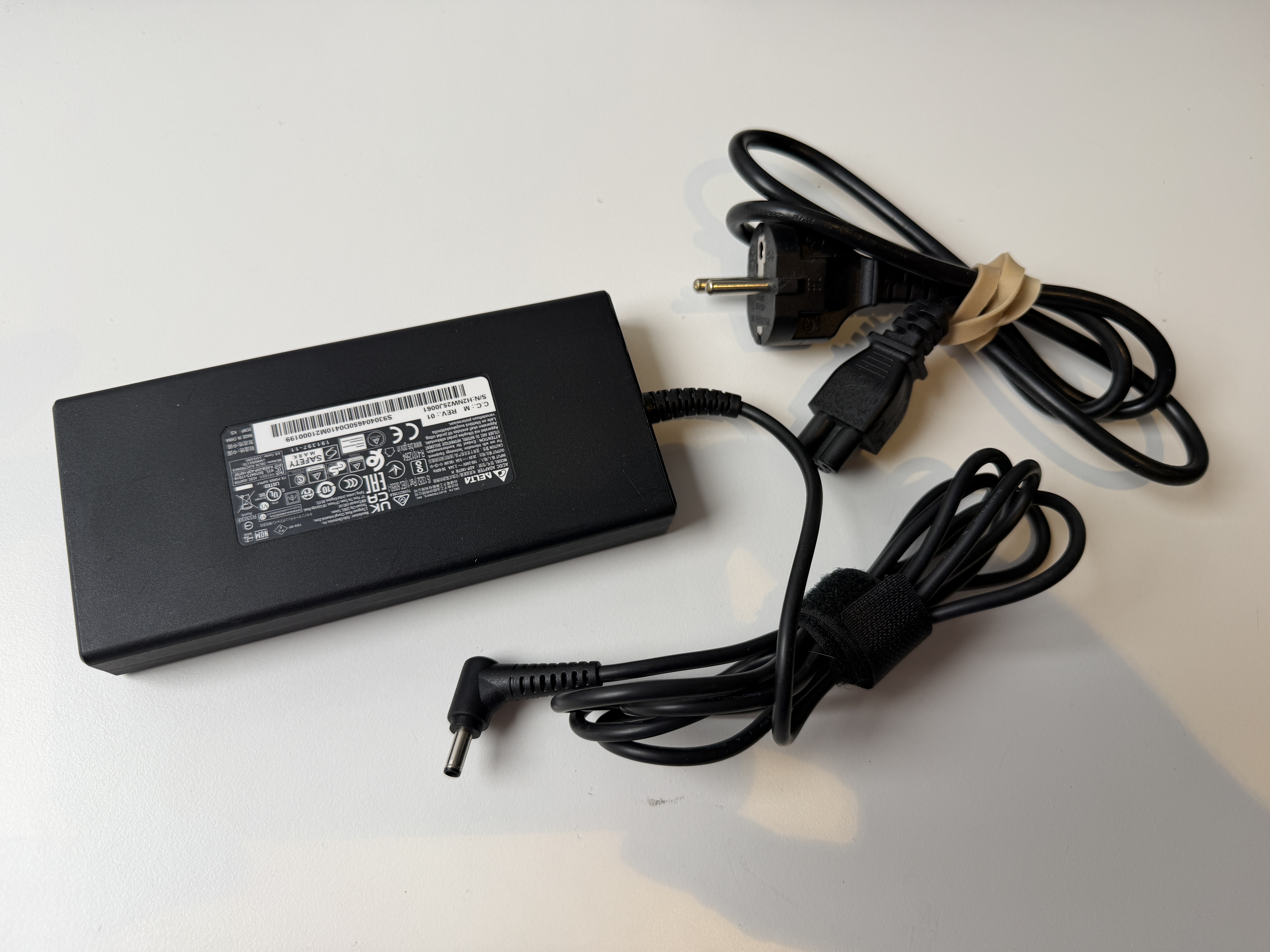 Begagnat Delta 180W ASUS Laptop-laddare 20V 9A 6.0 x 3.7mm med Pin ADP-180TB H