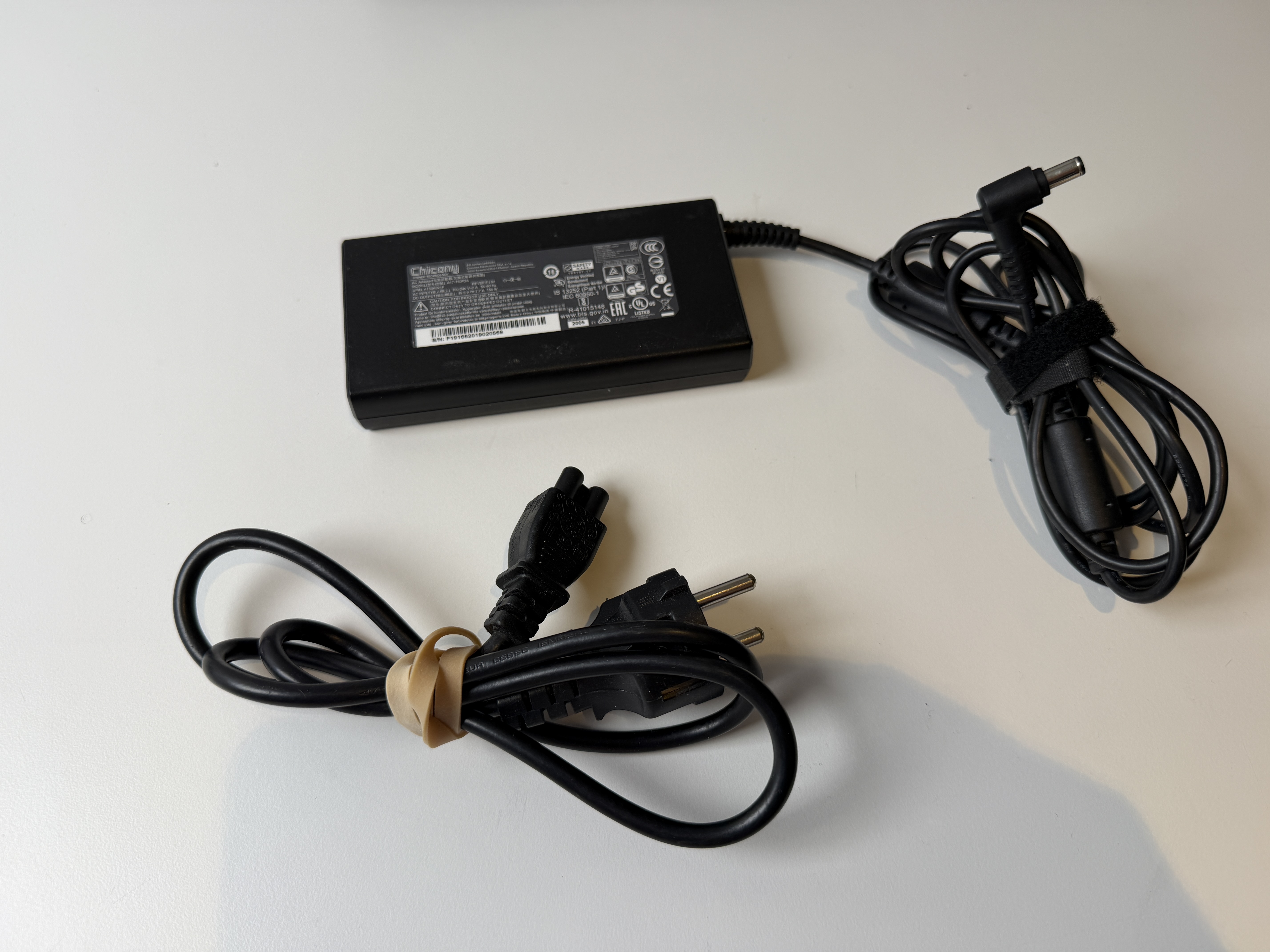 Begagnat Chicony 150W Laptop-laddare 19.5V 7.7A 5.5 x 2.5mm A17-150P2A