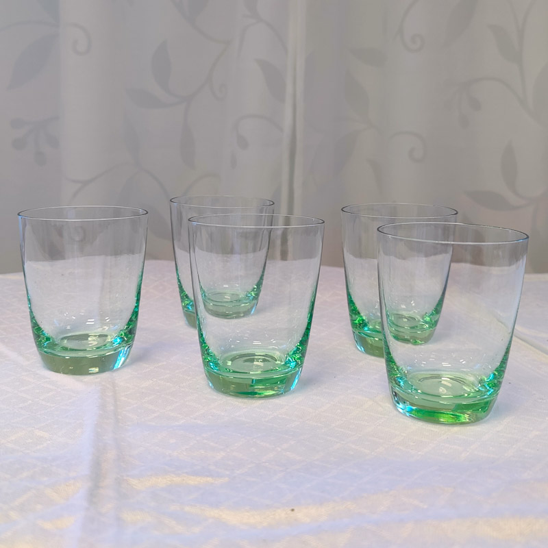 Selterglas svagt gröna