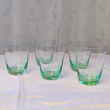 Selterglas svagt gröna