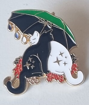 Brosch/pin  "Katter under paraply" Fraktfritt