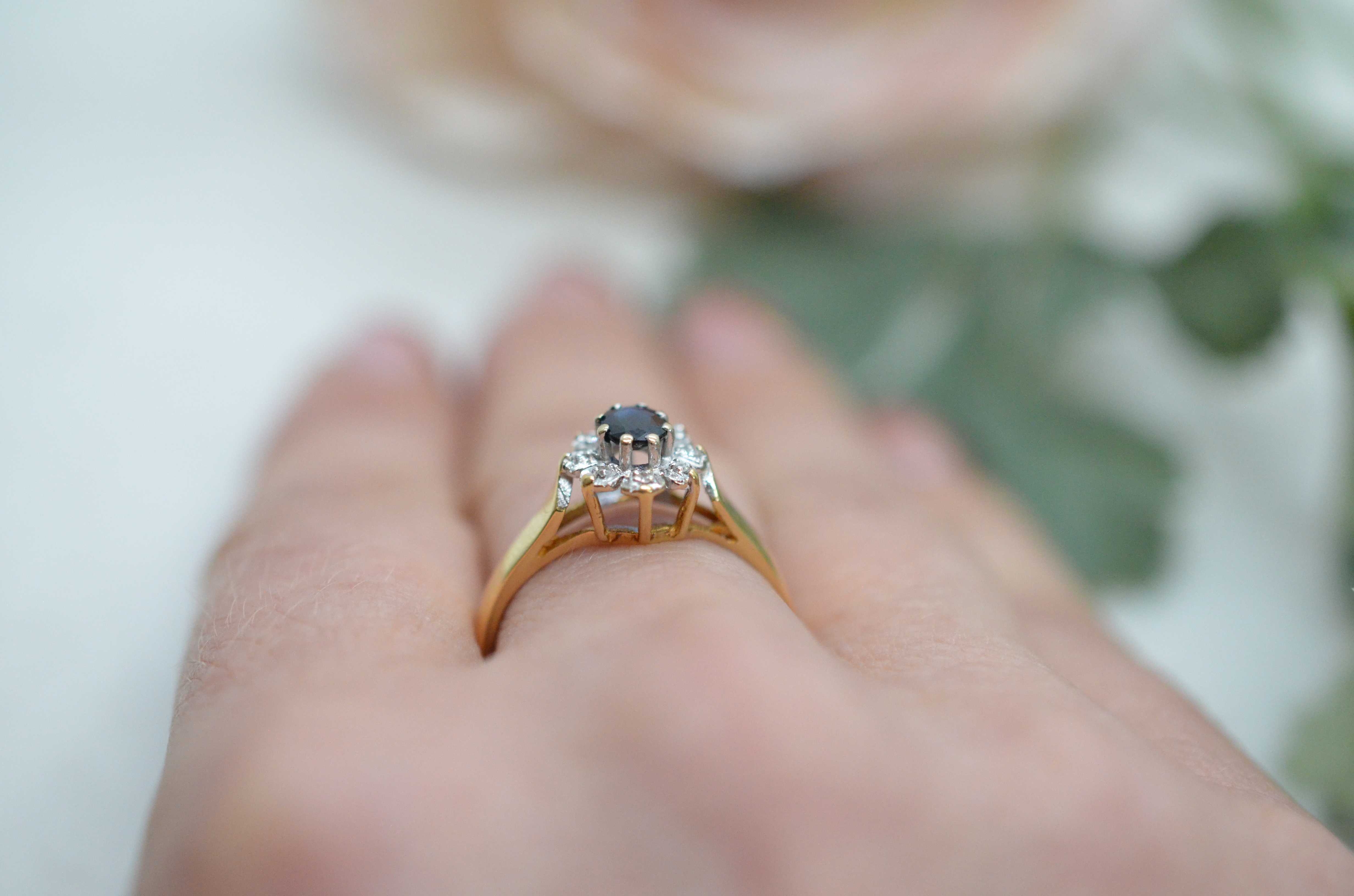 Second Hand 18k ring with Blue and White stones - 4