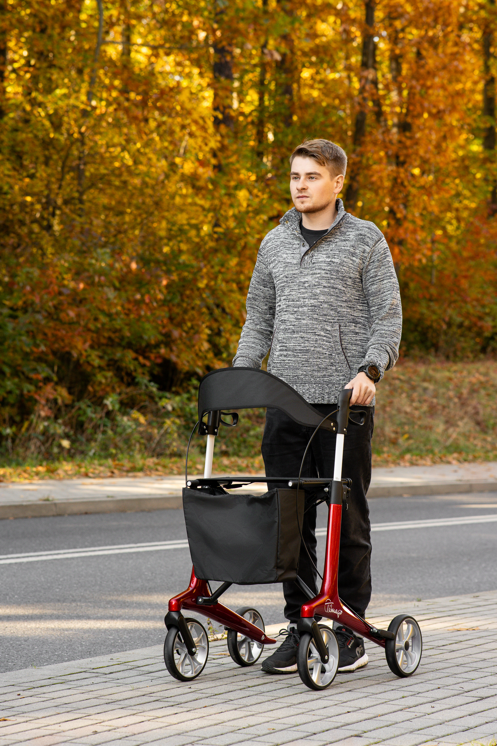 FUTURO ultralätt kolfiberrollator, röd - 3