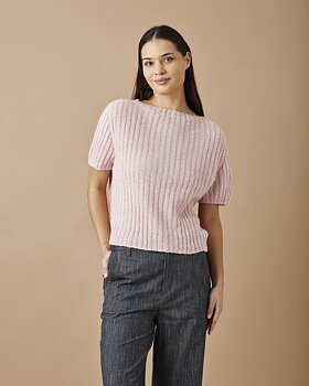 T-shirt med sadelaxlar och struktur i   Leonora by Permin 890441 PDF