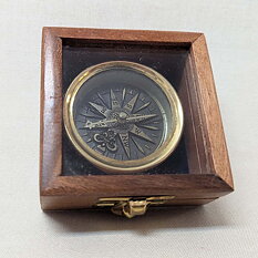 Compass in wooden box 8x8 cm
