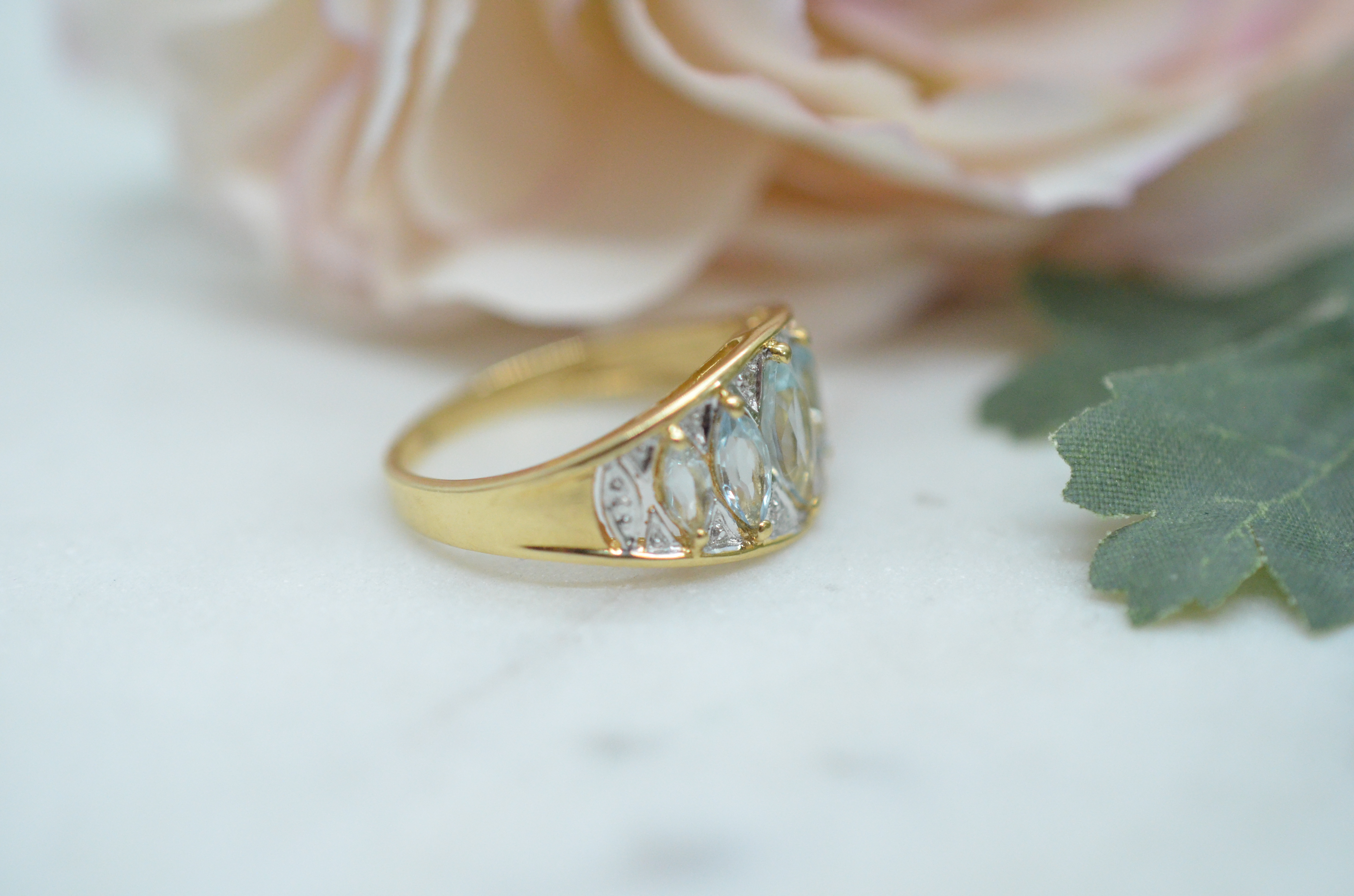 Second Hand 18k ring with diamonds and light blue stones - 2