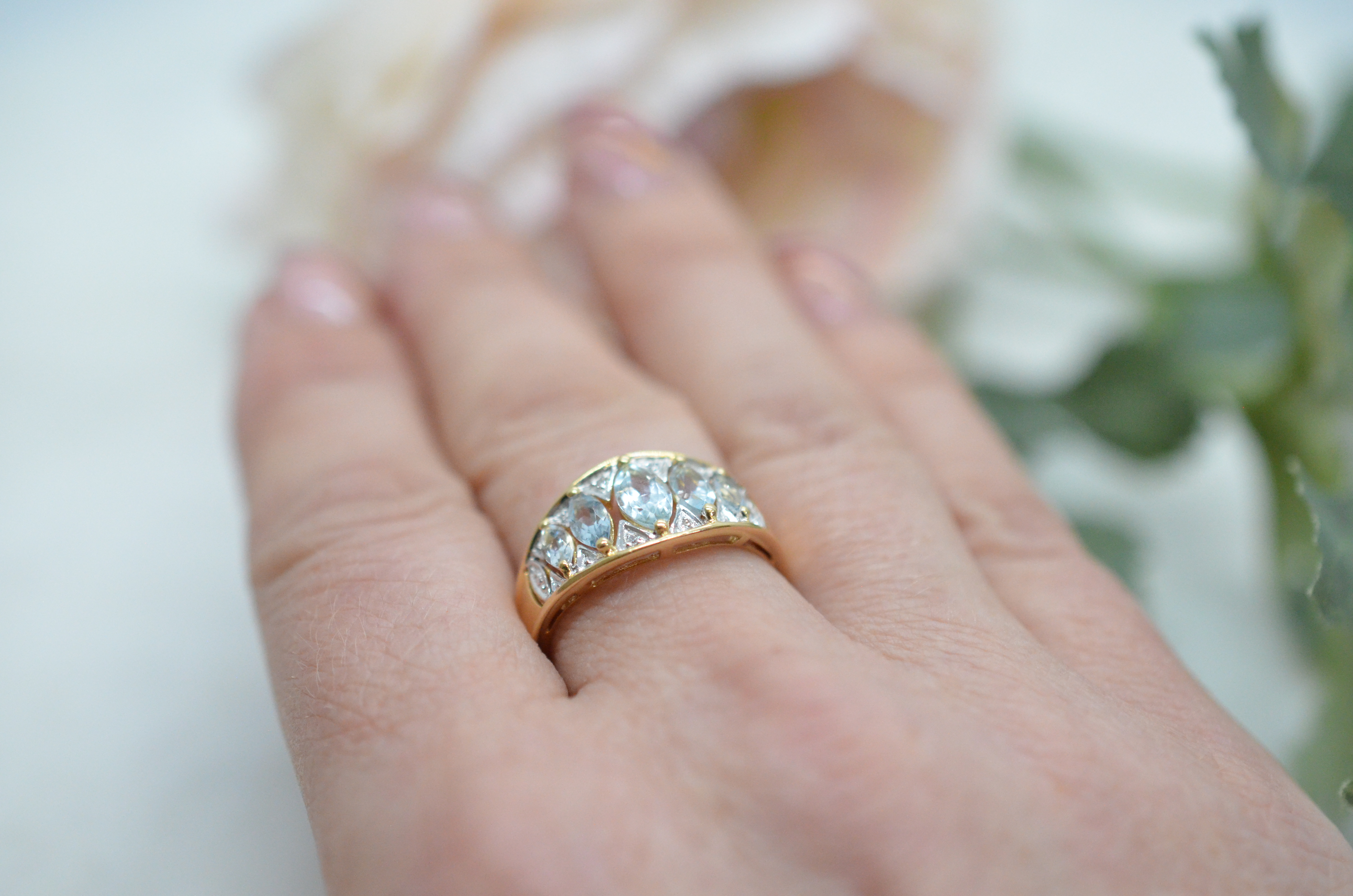 Second Hand 18k ring with diamonds and light blue stones - 3