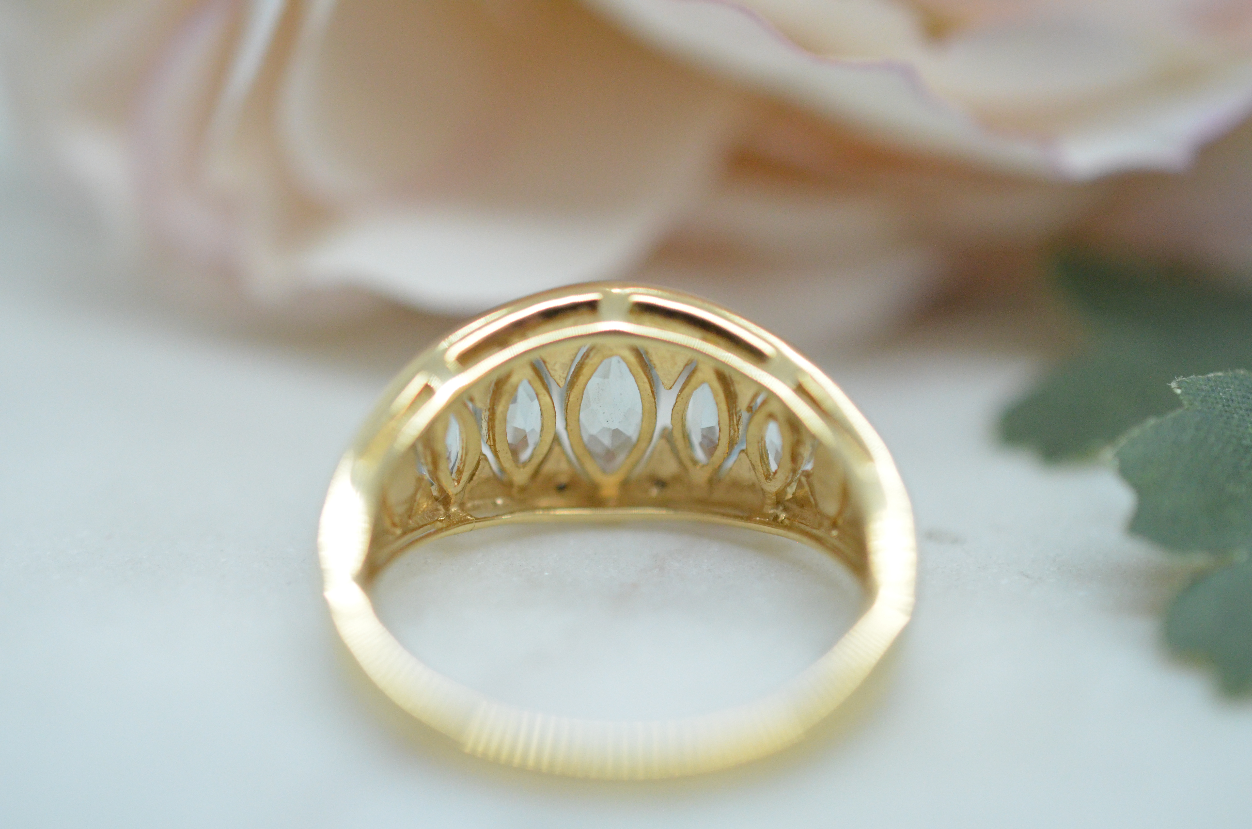 Second Hand 18k ring with diamonds and light blue stones - 5
