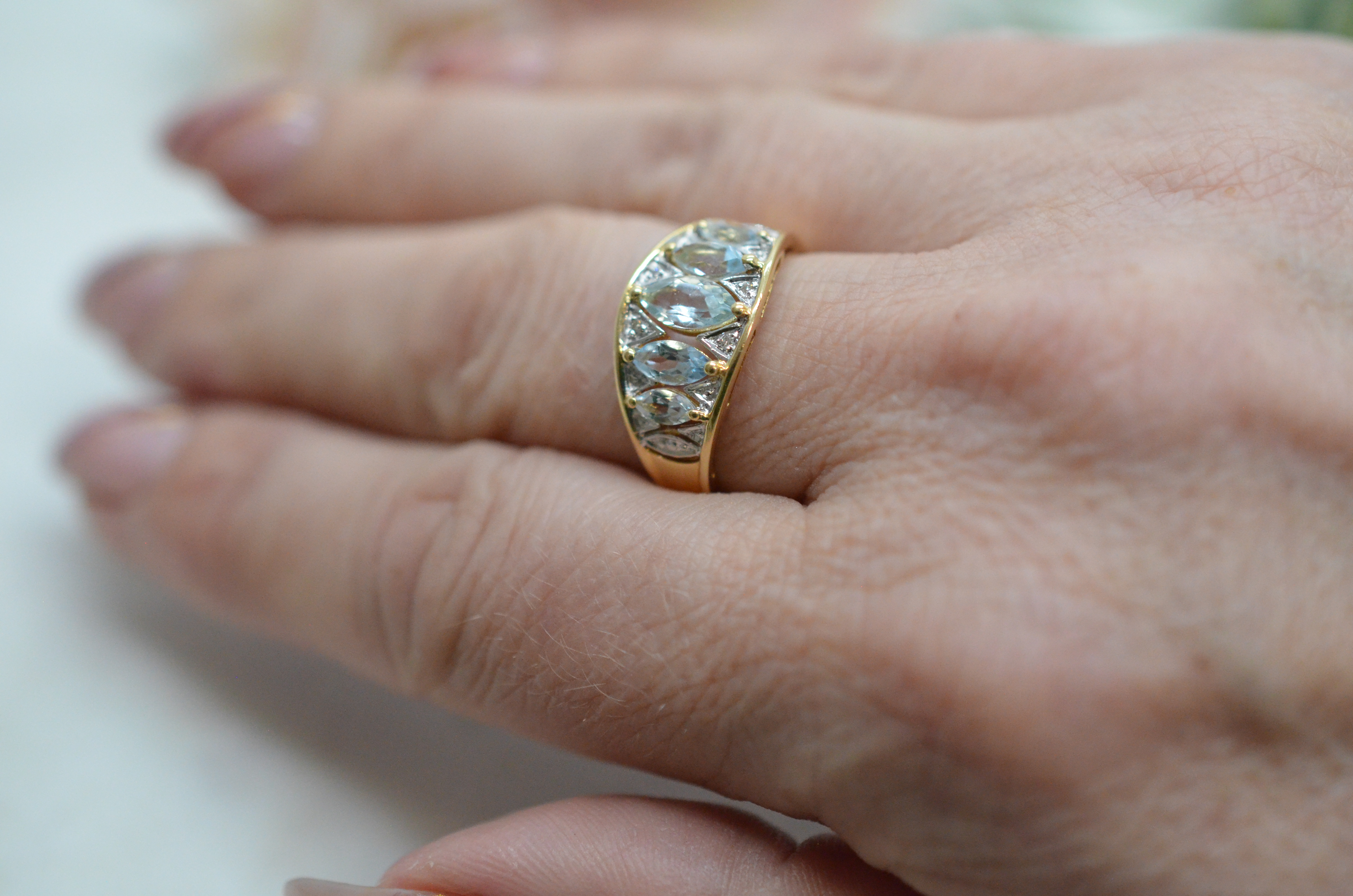 Second Hand 18k ring with diamonds and light blue stones - 4