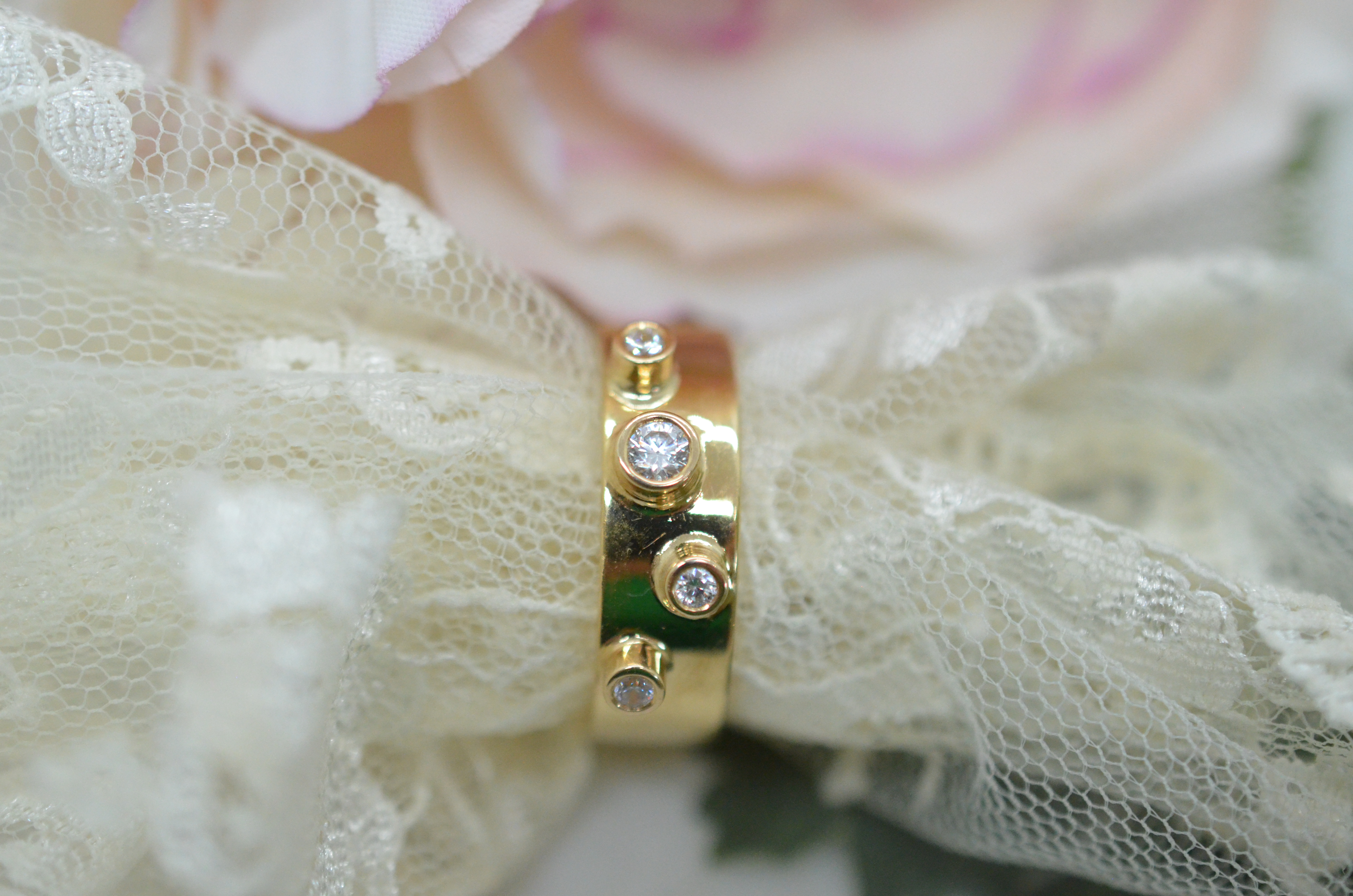 Second Hand Bengt Hallberg 18k ring with cz