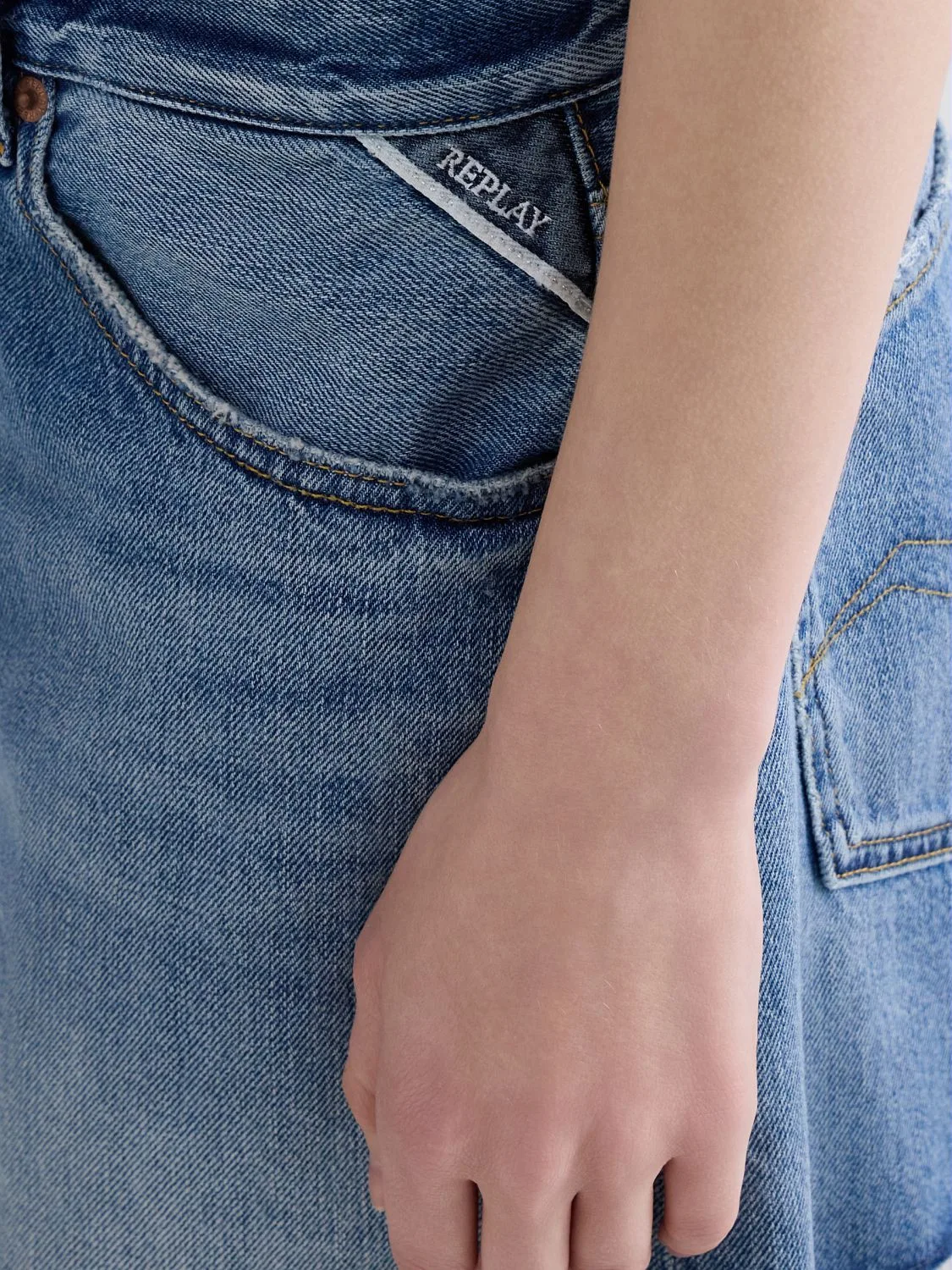 STRAIGHT-FIT DENIM SHORTS MEDIUM BLUE - 6
