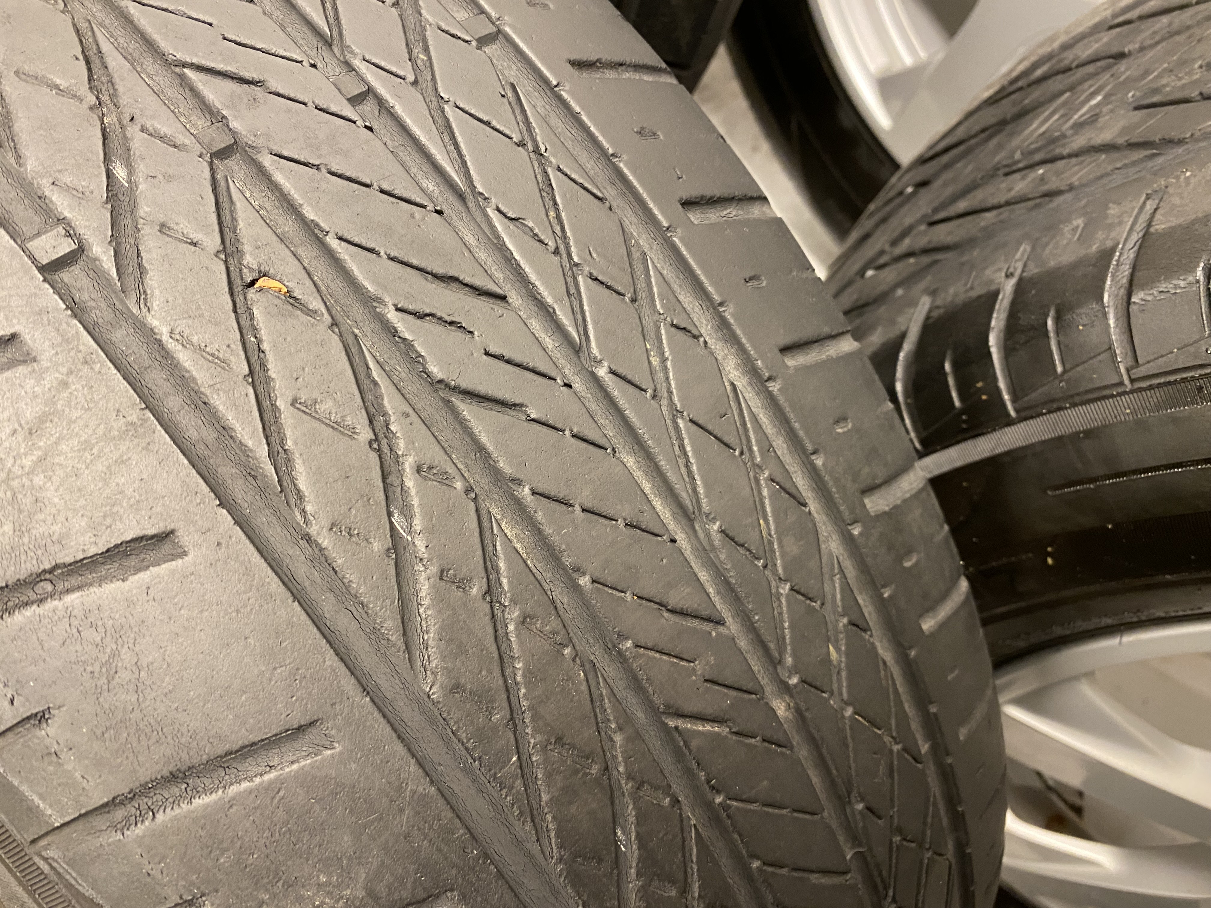 Kompletta Sommarhjul | AUDI Q5 Original 5x112 8x17 ET39 66.6 +  235/65 R17 108H Rotalla Enyoyland H/T | V01-2017 | 4|4|4|3 mm - 6
