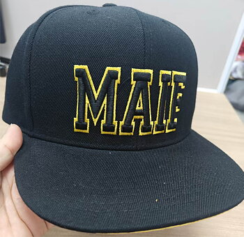 Mjällby AIF Flatcap keps 3D brodyr