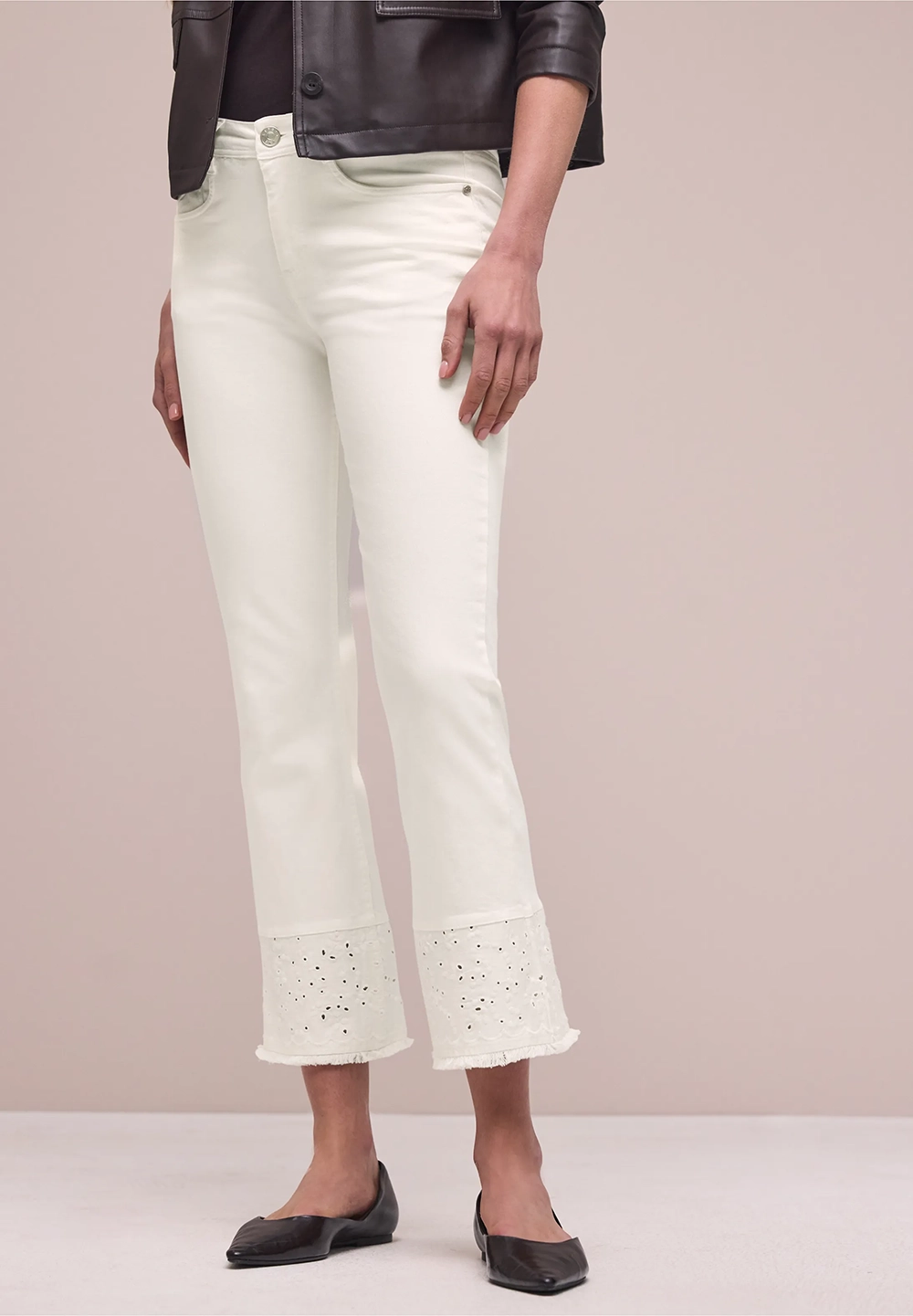 Utsvängda jeans med dekorativ fåll Ecru washed