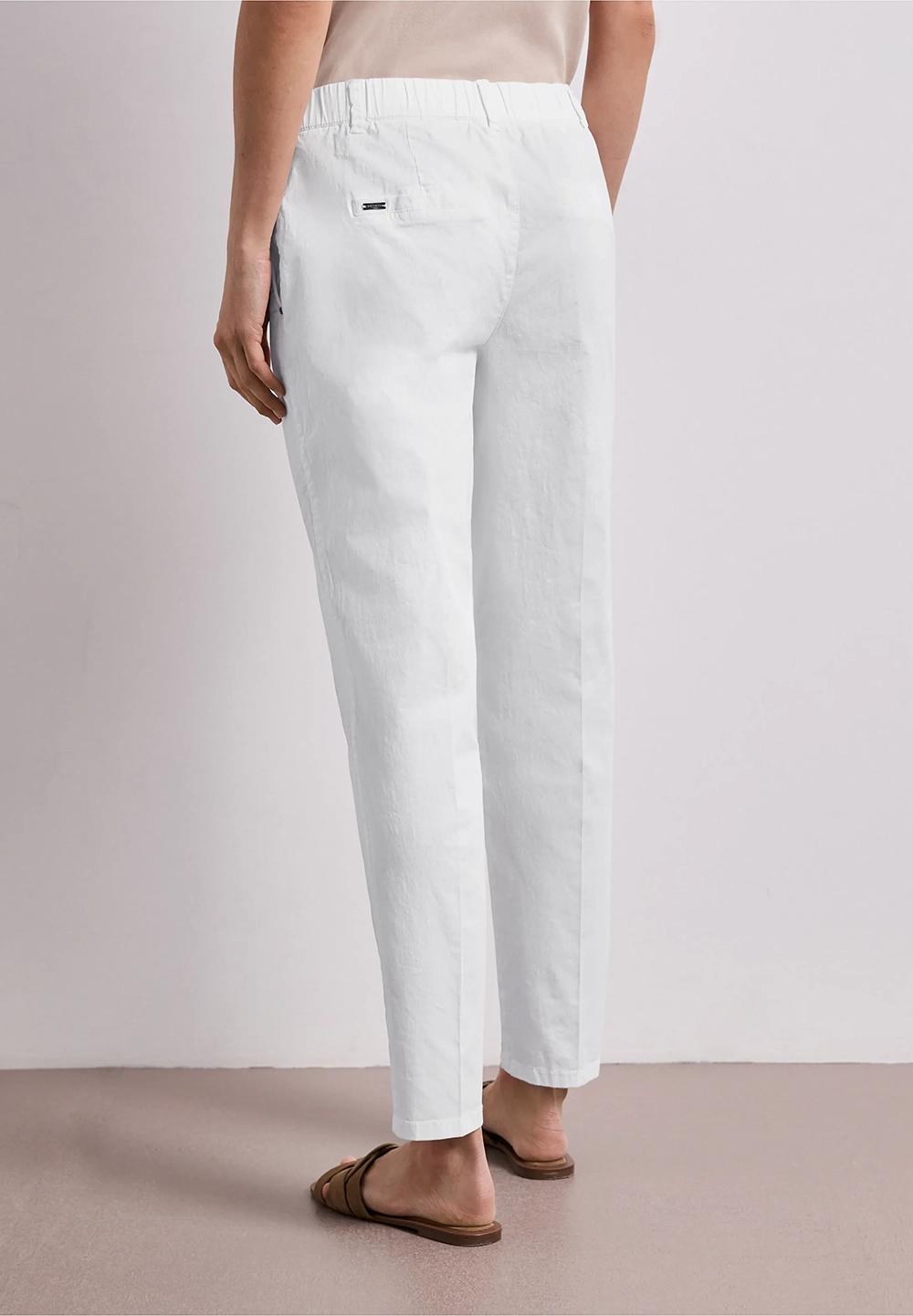 Chinos i avslappnad passform off white