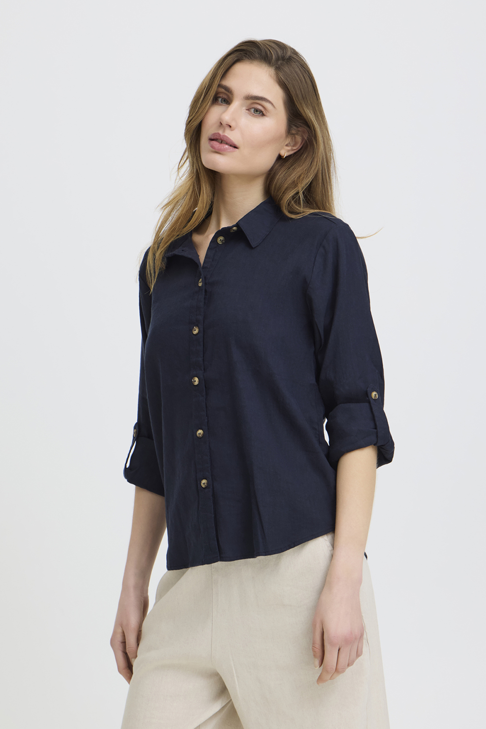 PZLUCA långärmad linneskjorta dark sapphire
