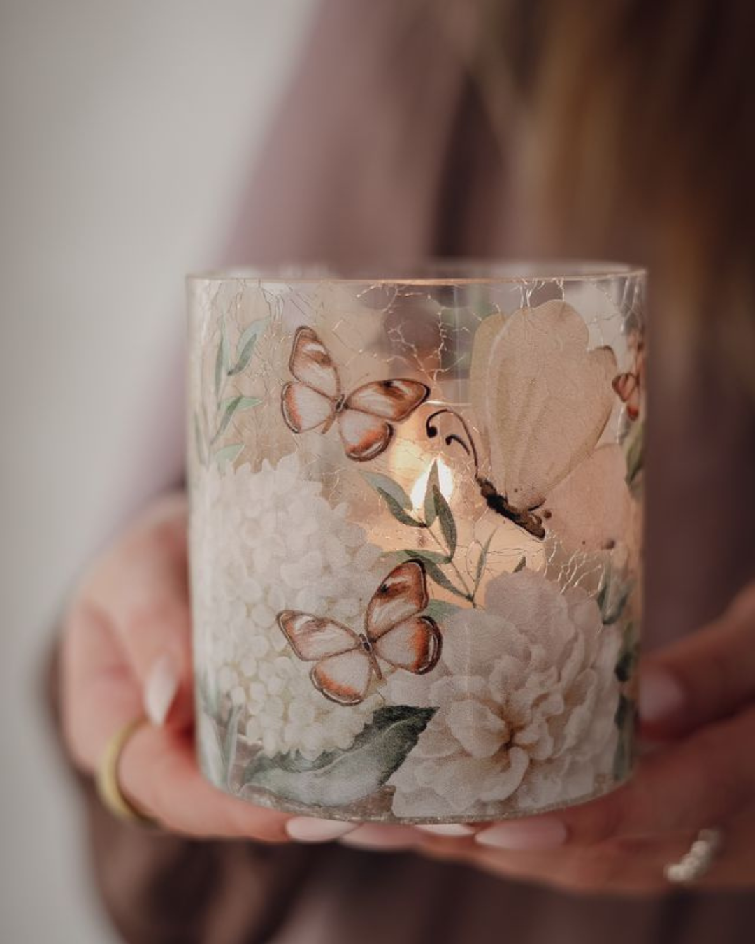 Candle lantern "Hydrangea &amp; Butterflies" between - Majas Cottage