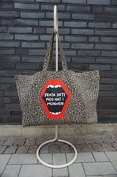Tygkasse MEGA leopard ”prata inte”