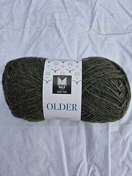 Older 100% ull 427 mörkgrön melerat 50gr Gjestal garn