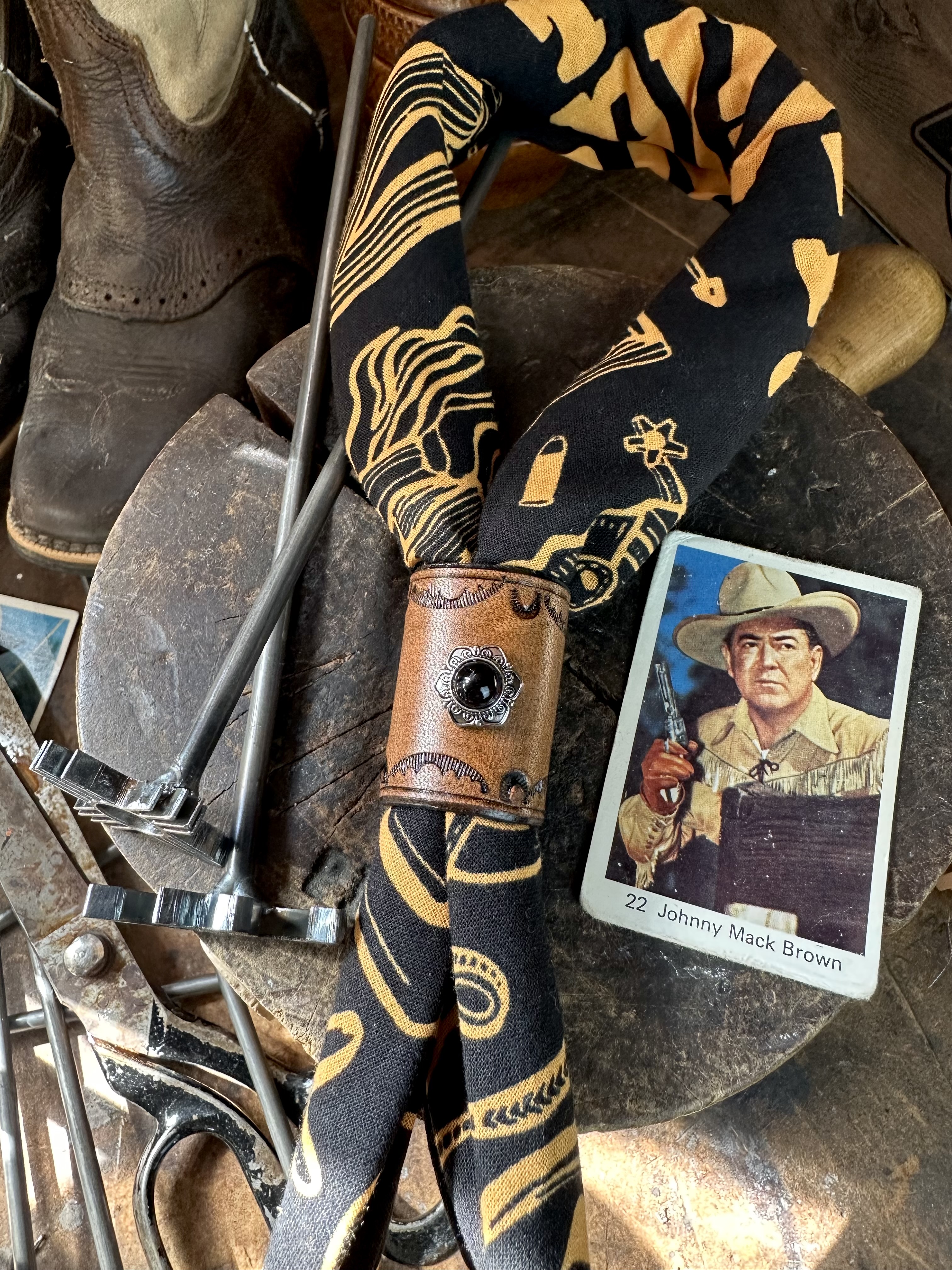 Bandana bolo handgjord i svenskt läder  - 3