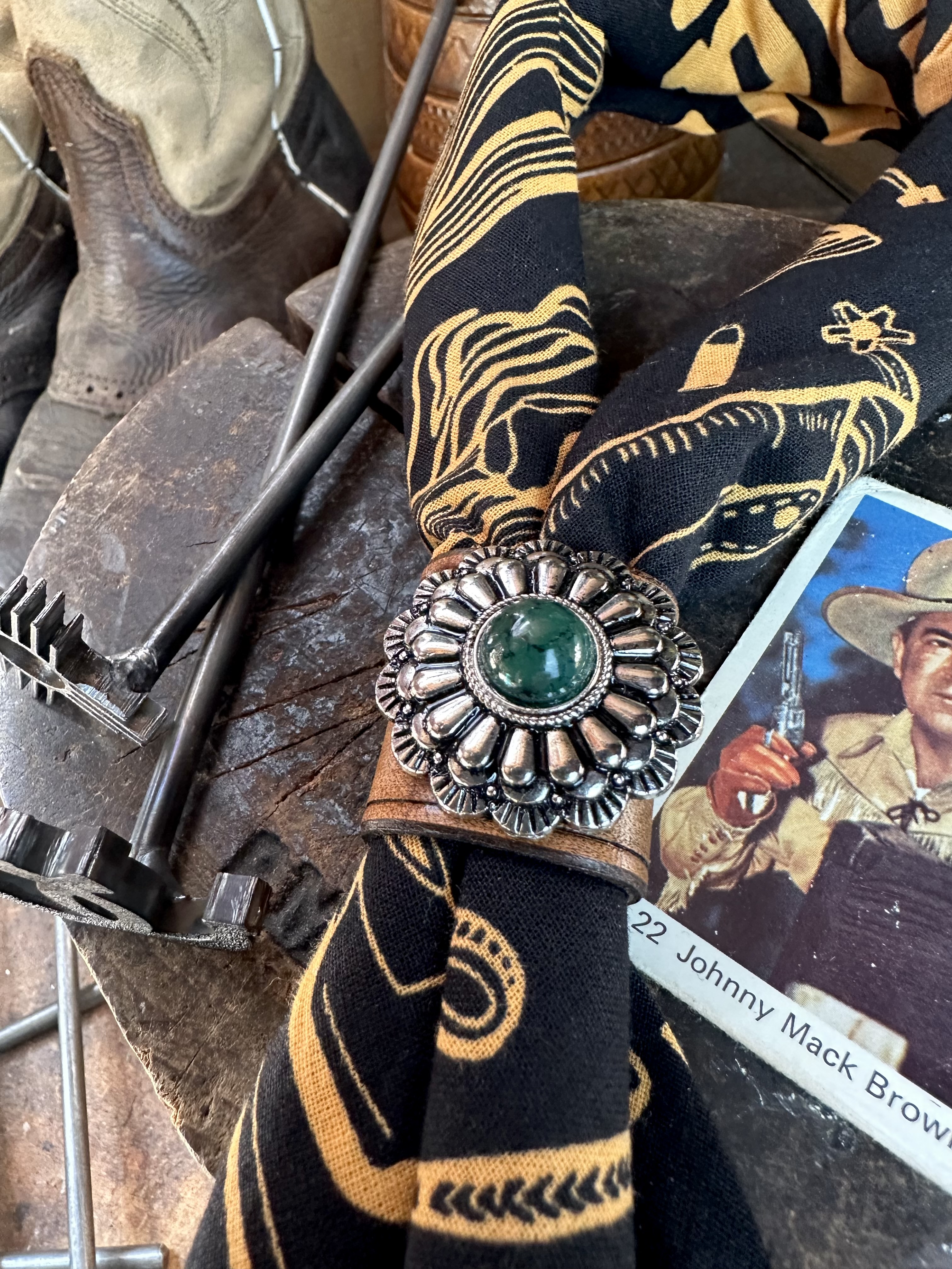 Bandana bolo handgjord i svenskt läder  - 2