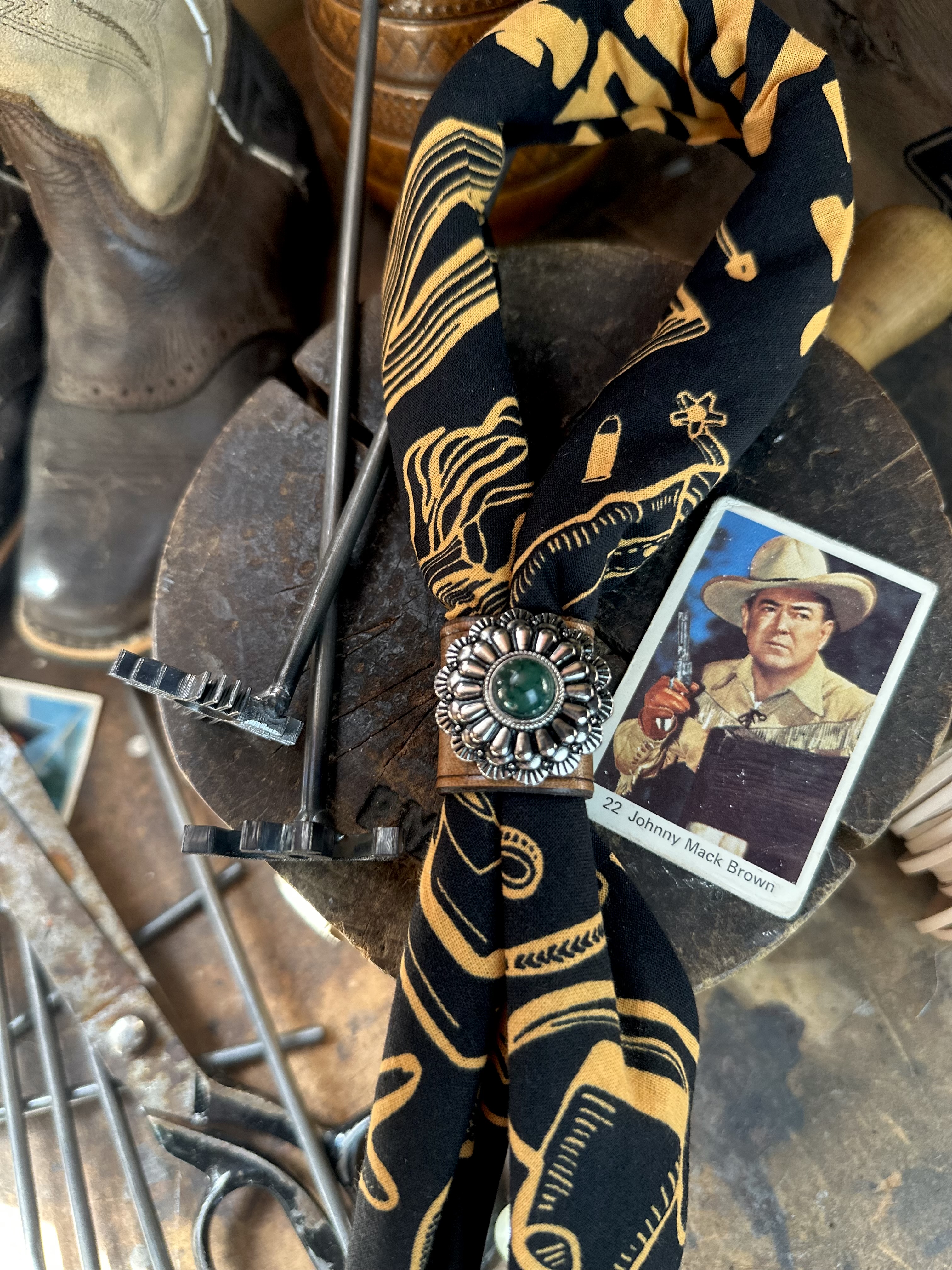 Bandana bolo handgjord i svenskt läder  - 3