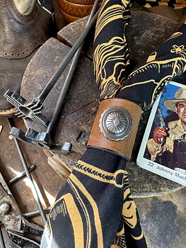 Bandana bolo handgjord i svenskt läder 