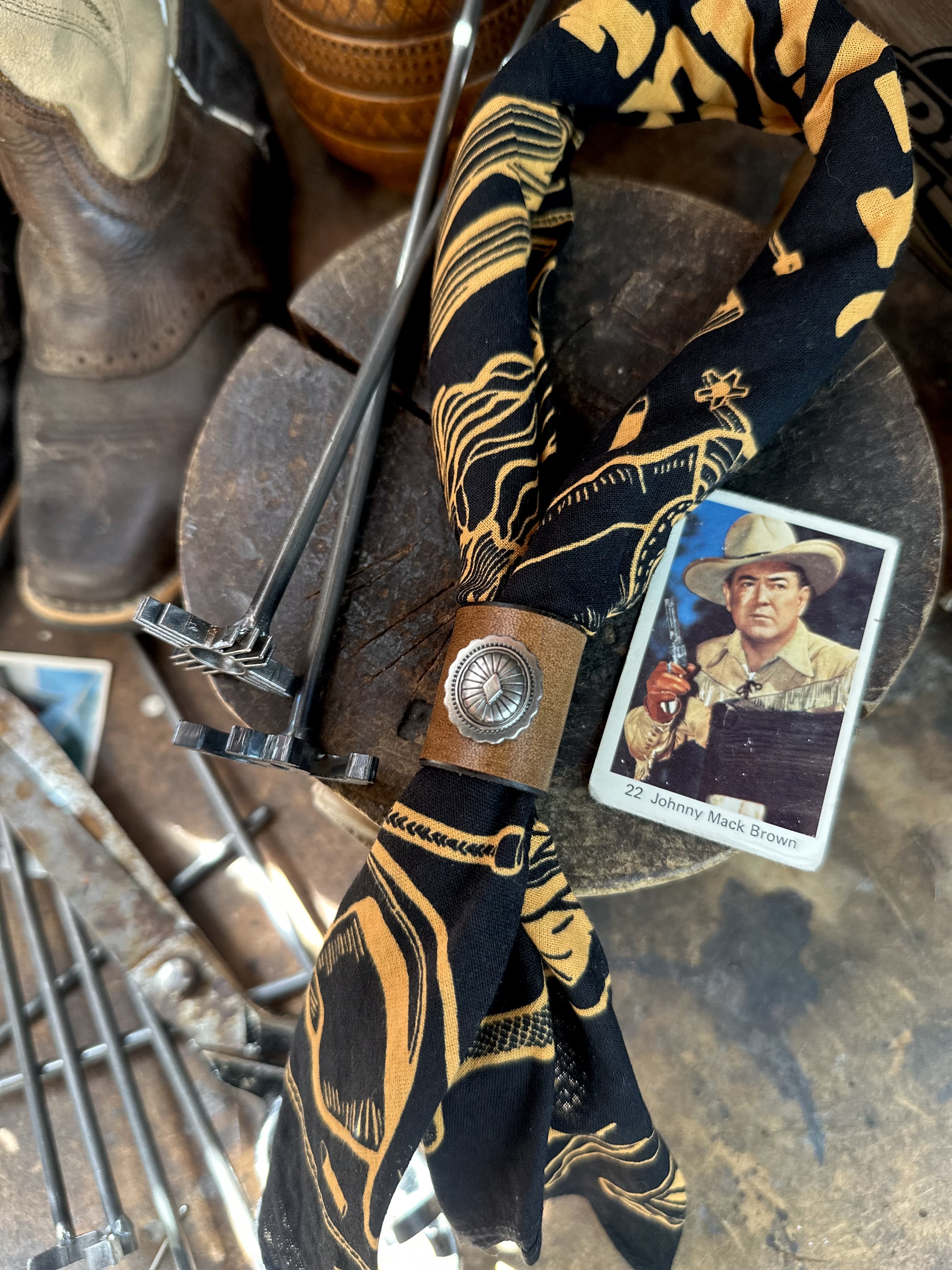 Bandana bolo handgjord i svenskt läder  - 2