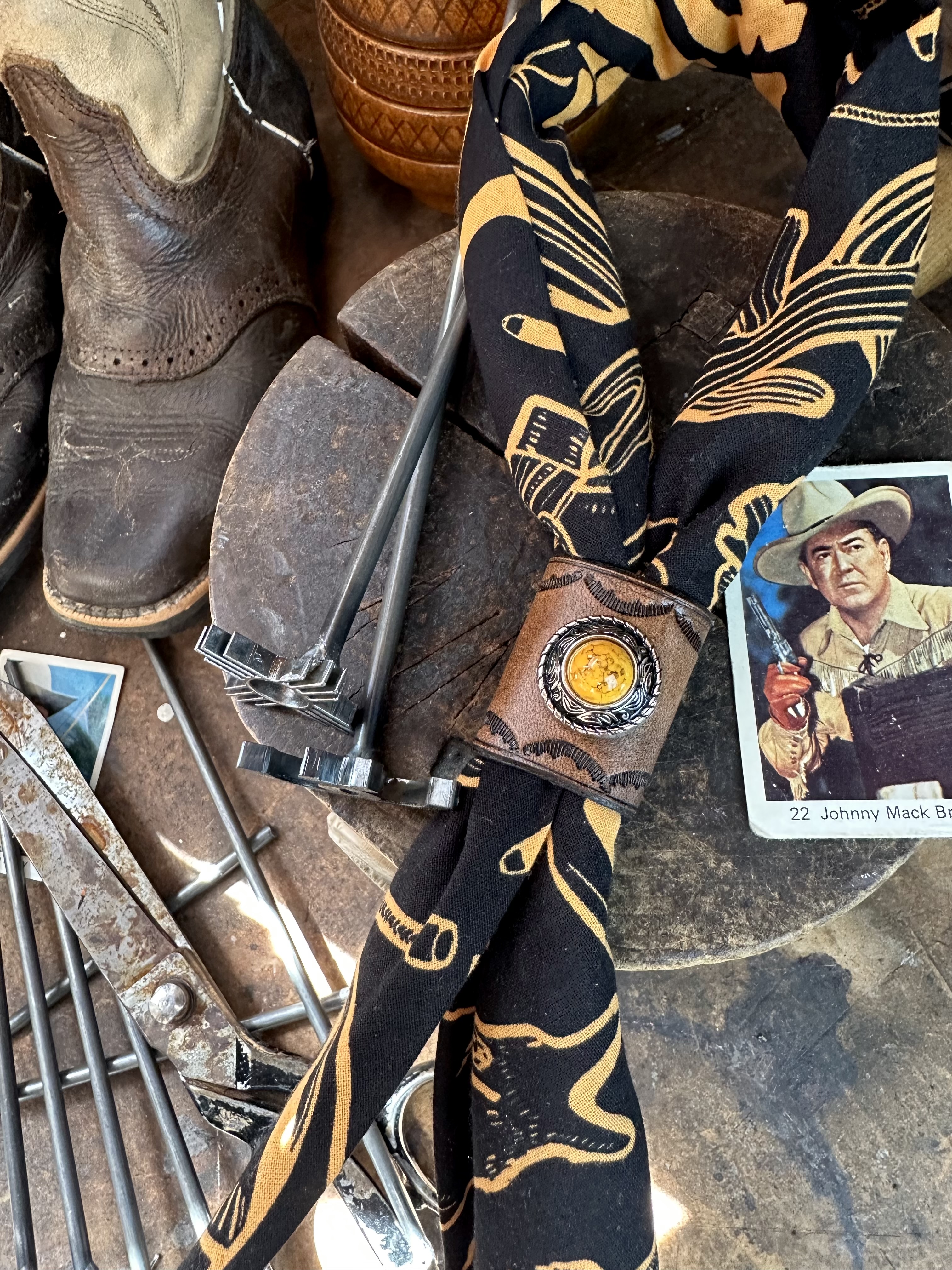 Bandana bolo handgjord i svenskt läder 