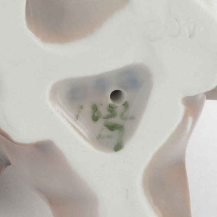 クヌート・キューン  茶/白色の鳥のヒナ  7cm  20世紀  #1852