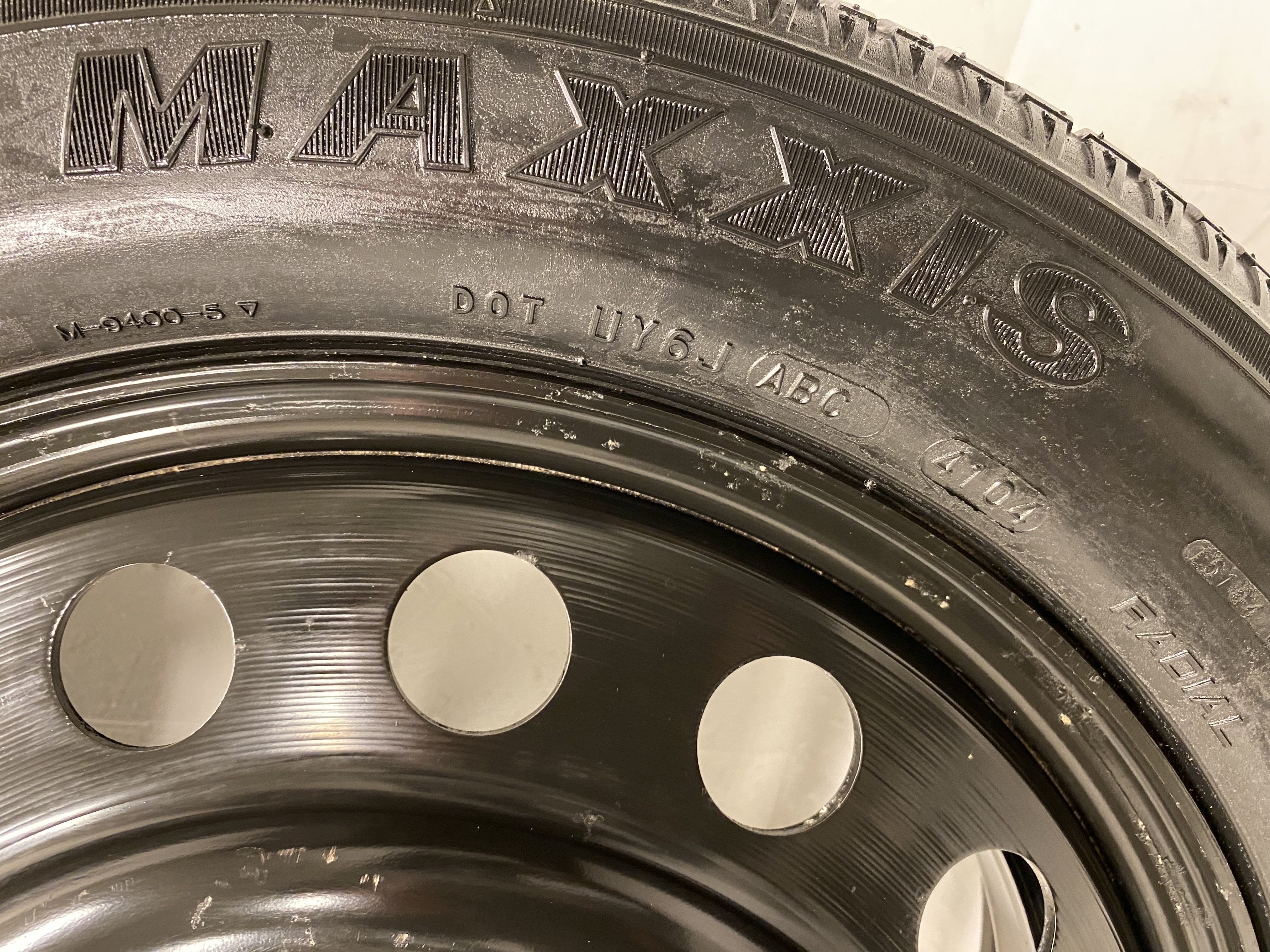 RESERVHJUL | 17" FORD MUSTANG S197 2005-2014 | 5x114.3 5x17 ET37 70.3 + T 185 60 R17 MAXXIS SPARE TIRE Temporary Use Only | V41-2004 | 3mm (Original) - 5