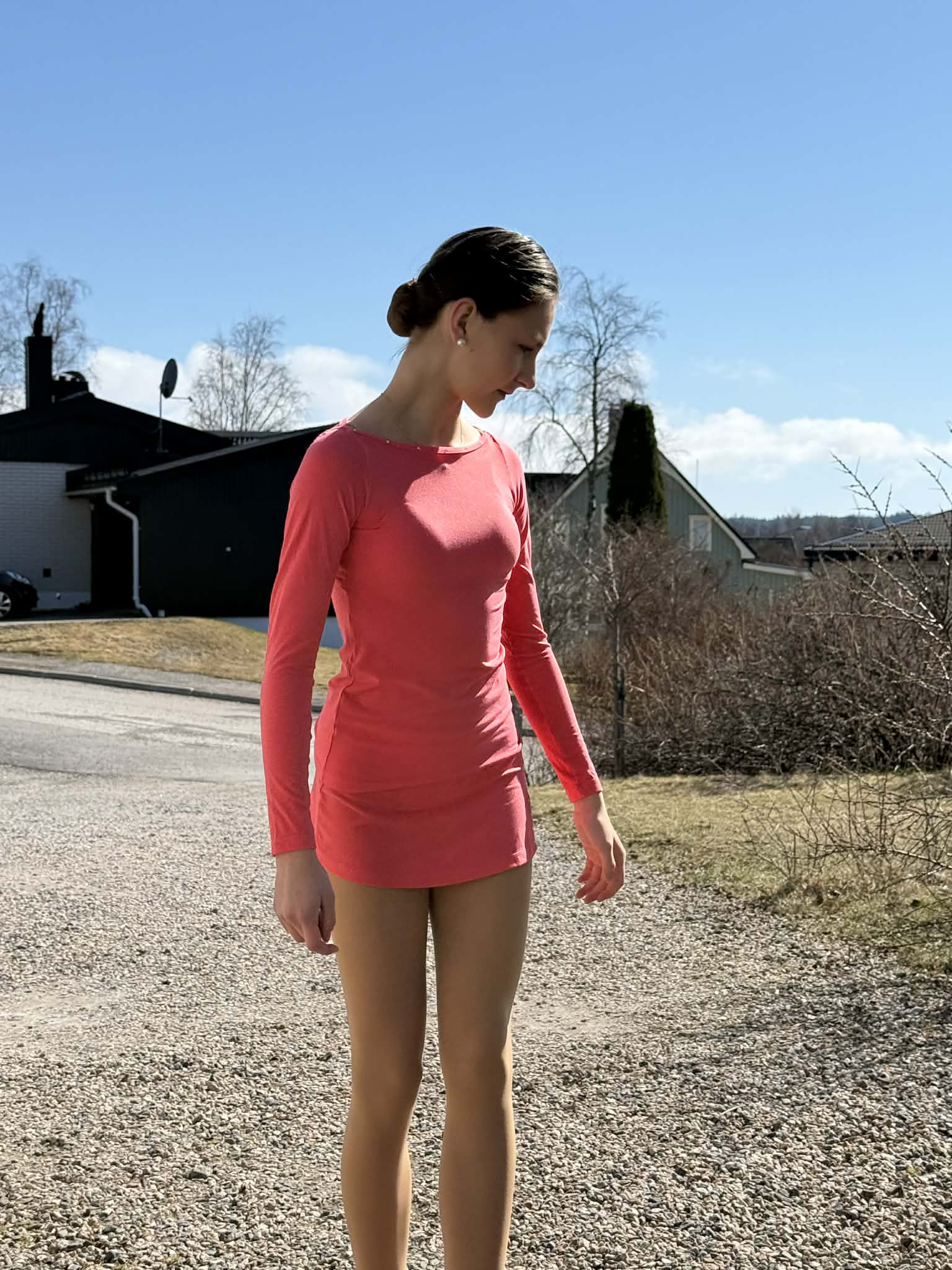 Långärmad korallfärgad topp från Bolero med flätmönster i ryggen och kristaller - 5