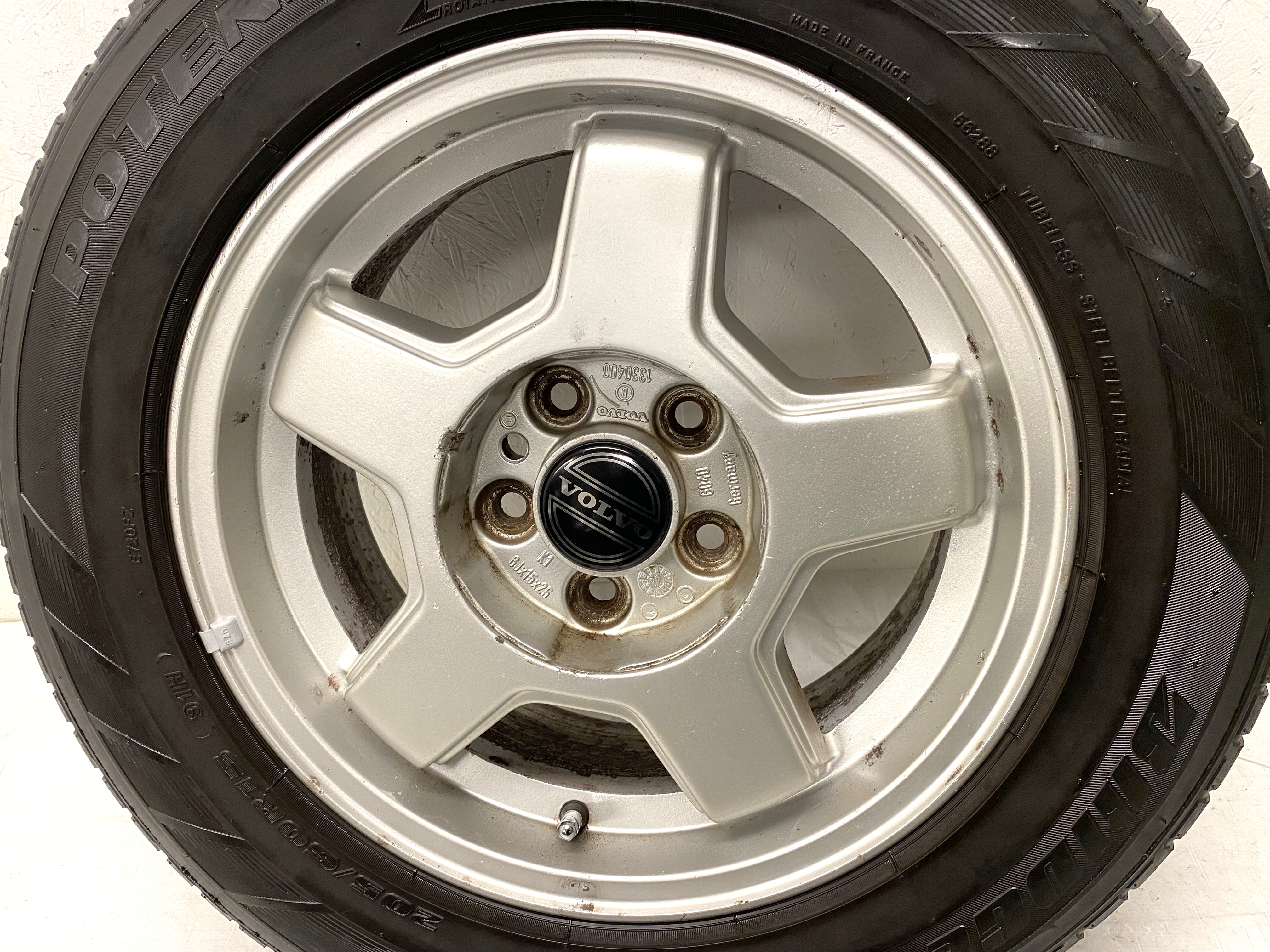 Kompletta Sommarhjul | 15" VOLVO 240 TURBO | 5x108 6x15 ET25 65.1 +  2st 205/60 R15 91H Bridgestone Potenza RE720 | V48-02 |4|4mm + 1st 195/60 R15 88V Bridgestone B390 | V09-04 | 6mm + 1st 195/60 R15 88V Michelin Energy XV1 | V32-02 | 7mm - 16