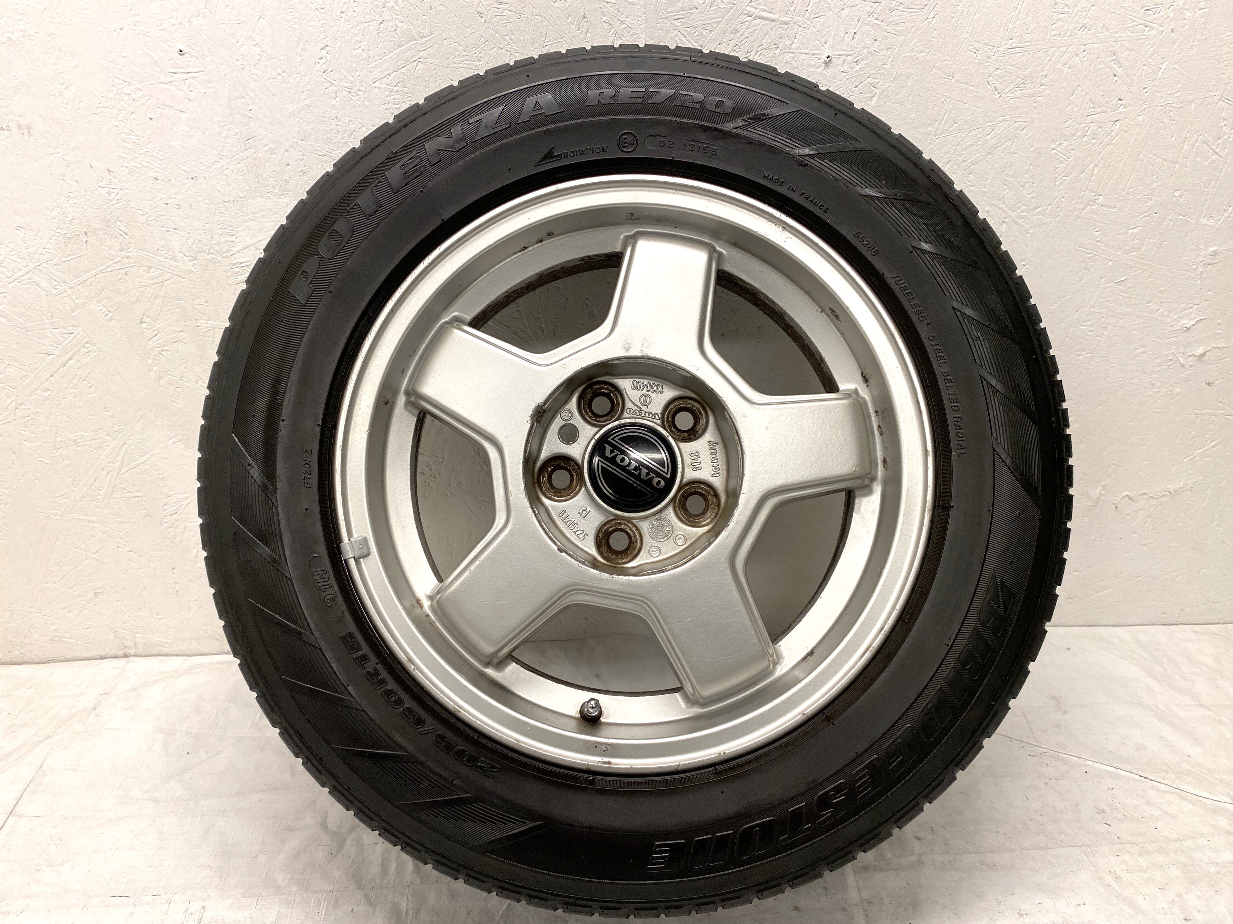 Kompletta Sommarhjul | 15" VOLVO 240 TURBO | 5x108 6x15 ET25 65.1 +  2st 205/60 R15 91H Bridgestone Potenza RE720 | V48-02 |4|4mm + 1st 195/60 R15 88V Bridgestone B390 | V09-04 | 6mm + 1st 195/60 R15 88V Michelin Energy XV1 | V32-02 | 7mm - 15