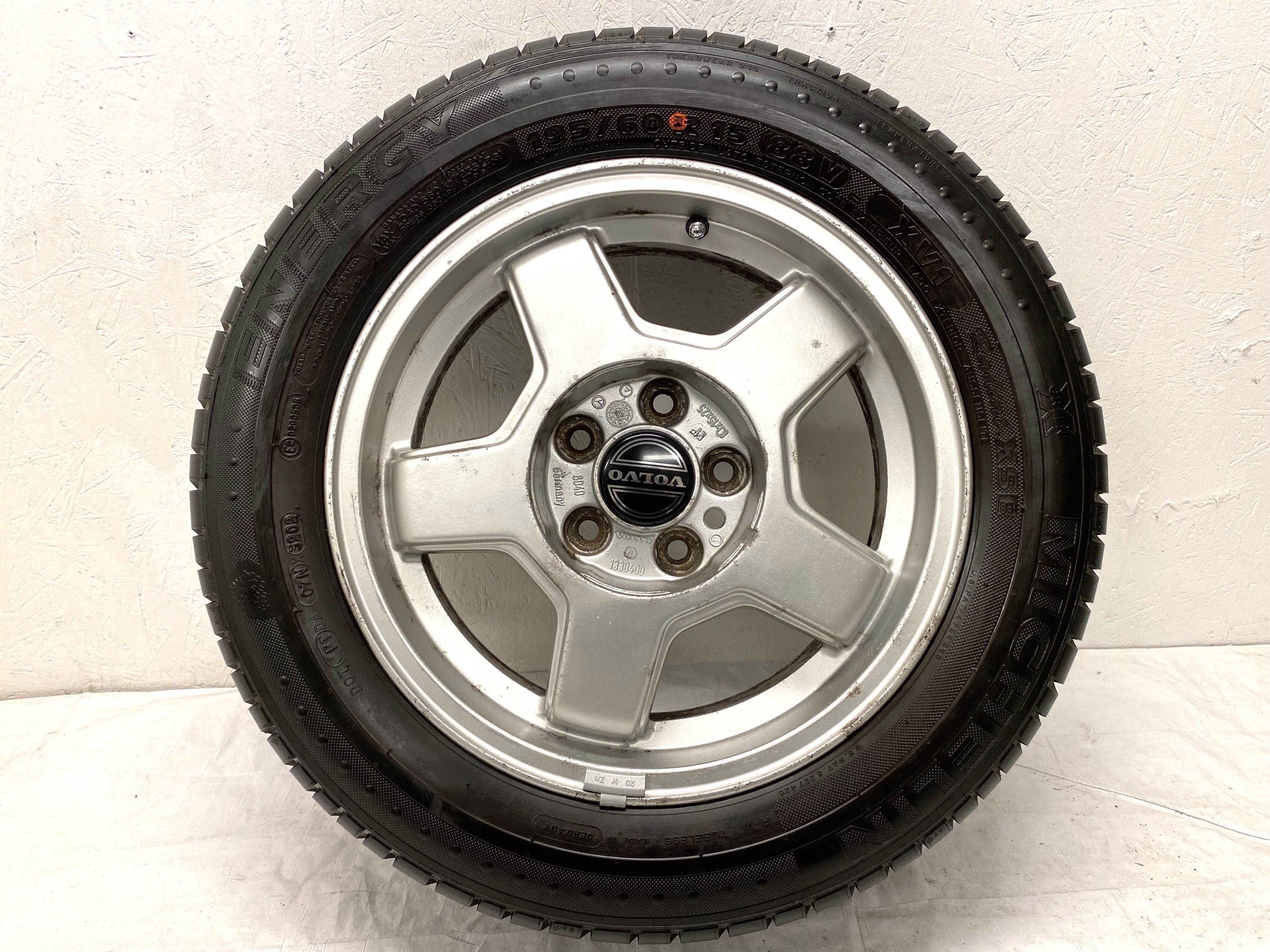 Kompletta Sommarhjul | 15" VOLVO 240 TURBO | 5x108 6x15 ET25 65.1 +  2st 205/60 R15 91H Bridgestone Potenza RE720 | V48-02 |4|4mm + 1st 195/60 R15 88V Bridgestone B390 | V09-04 | 6mm + 1st 195/60 R15 88V Michelin Energy XV1 | V32-02 | 7mm - 11