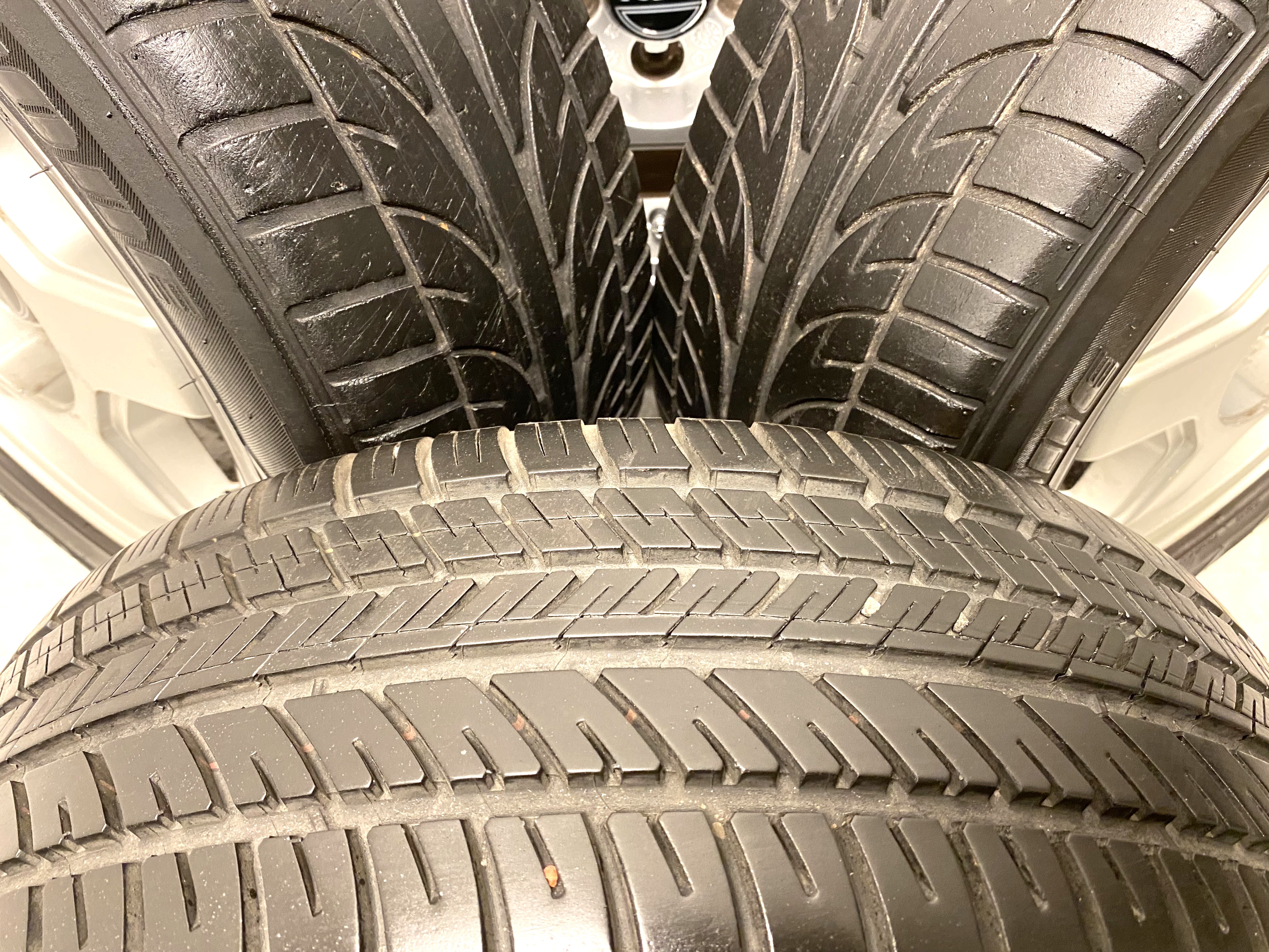 Kompletta Sommarhjul | 15" VOLVO 240 TURBO | 5x108 6x15 ET25 65.1 +  2st 205/60 R15 91H Bridgestone Potenza RE720 | V48-02 |4|4mm + 1st 195/60 R15 88V Bridgestone B390 | V09-04 | 6mm + 1st 195/60 R15 88V Michelin Energy XV1 | V32-02 | 7mm - 5