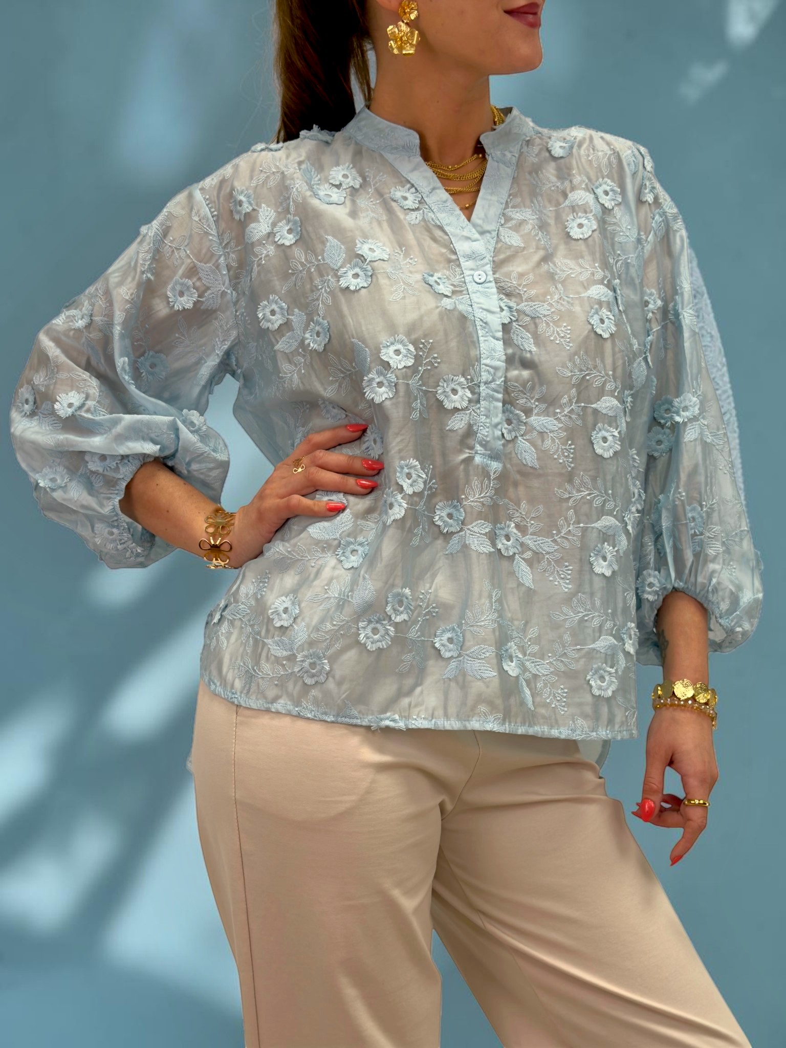 Blus med broderi