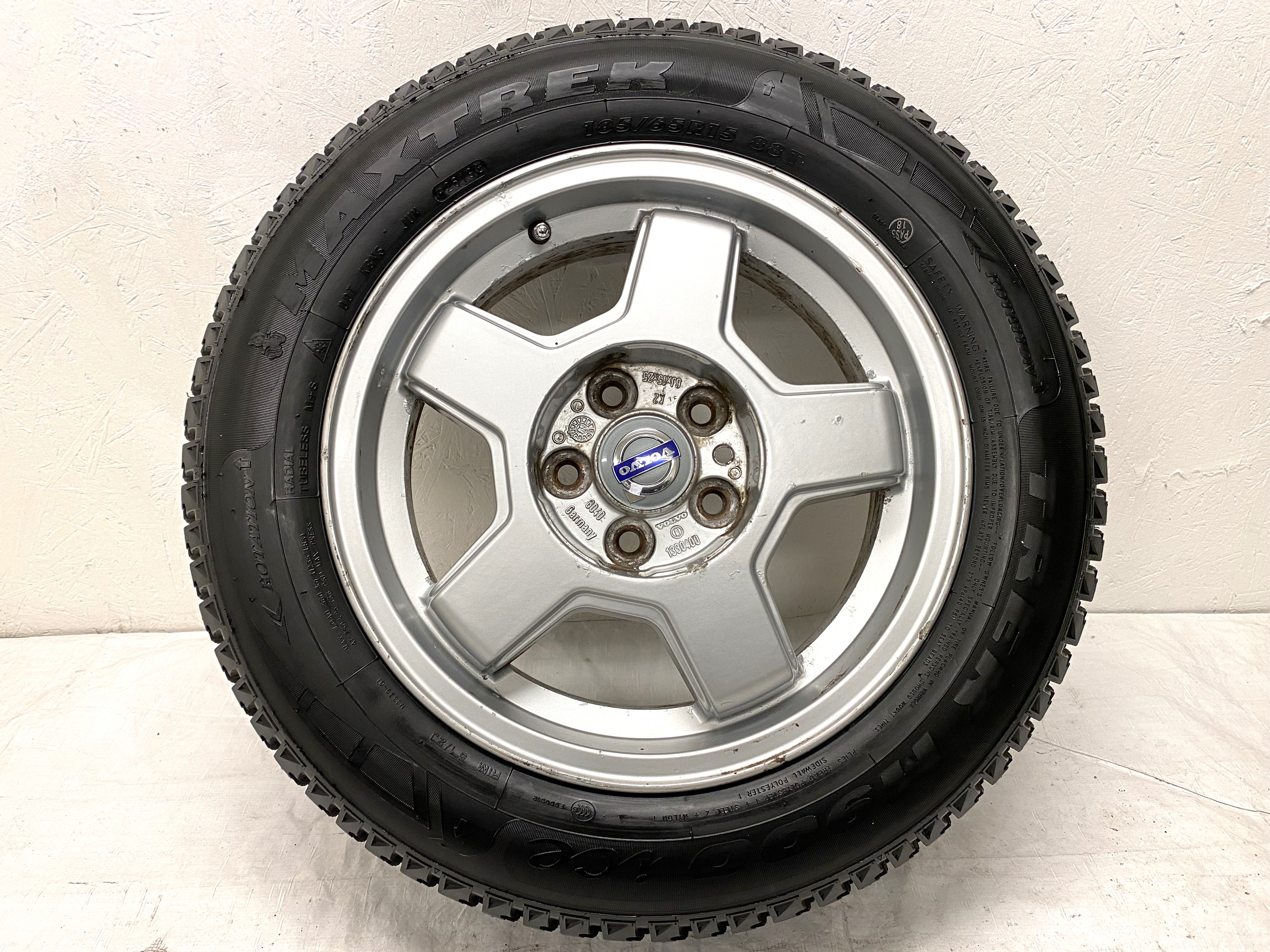 Kompletta Vinterhjul DUBB | 15" VOLVO 240 TURBO | 5x108 6x15 ET25 65.1 +  2 st 185/65 R15 92T XL Nokian Nordman 5 | V24-14 |6|6mm + 2 st 185/65 R15 88T Maxtrek M900 Ice | V26-19 |8|8mm - 15