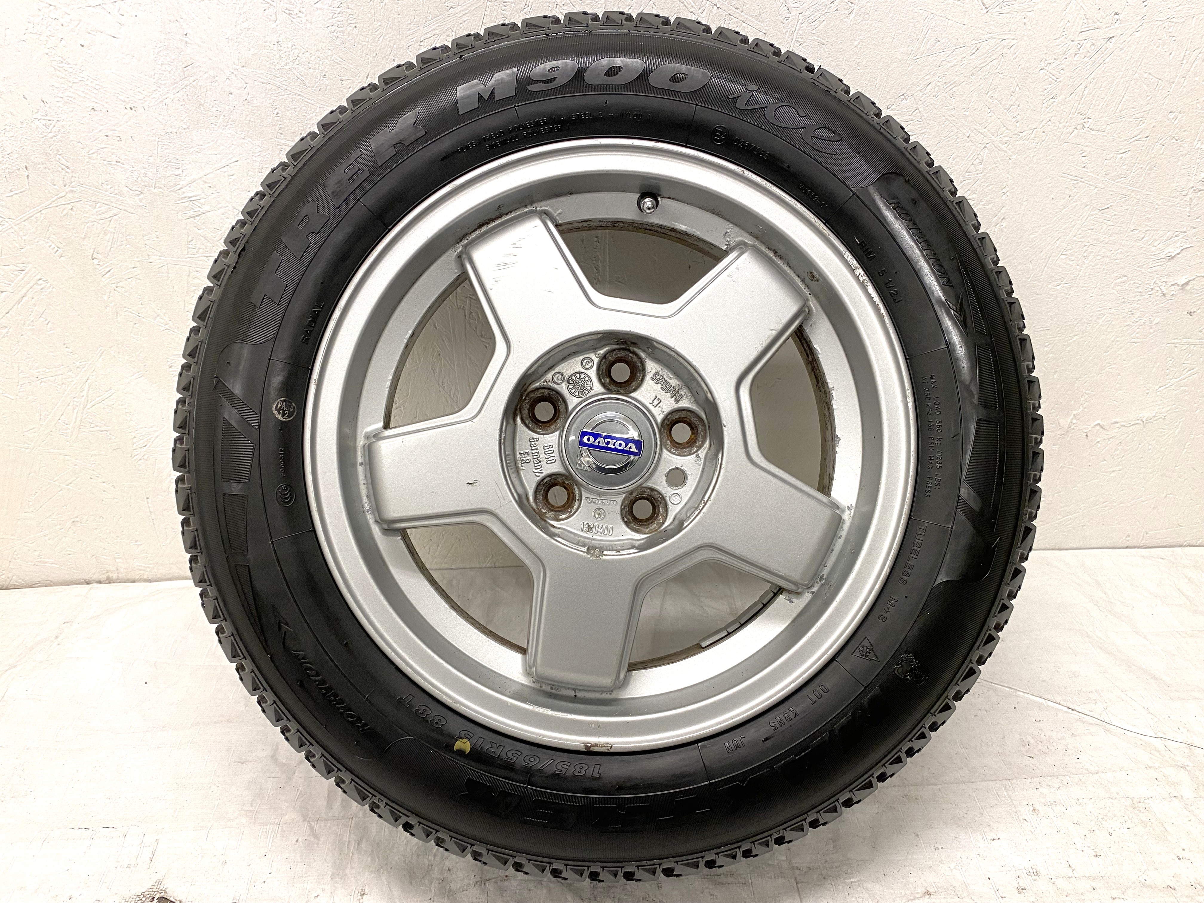 Kompletta Vinterhjul DUBB | 15" VOLVO 240 TURBO | 5x108 6x15 ET25 65.1 +  2 st 185/65 R15 92T XL Nokian Nordman 5 | V24-14 |6|6mm + 2 st 185/65 R15 88T Maxtrek M900 Ice | V26-19 |8|8mm - 13