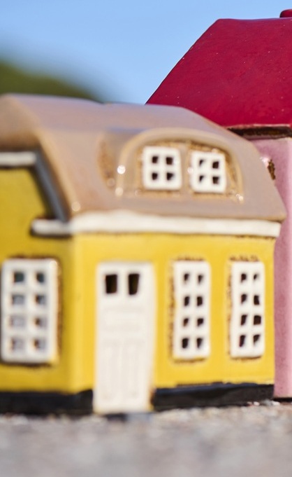 Ebeltoft Ljuslykta Hus - Gul med vit dörr 11 cm - 4