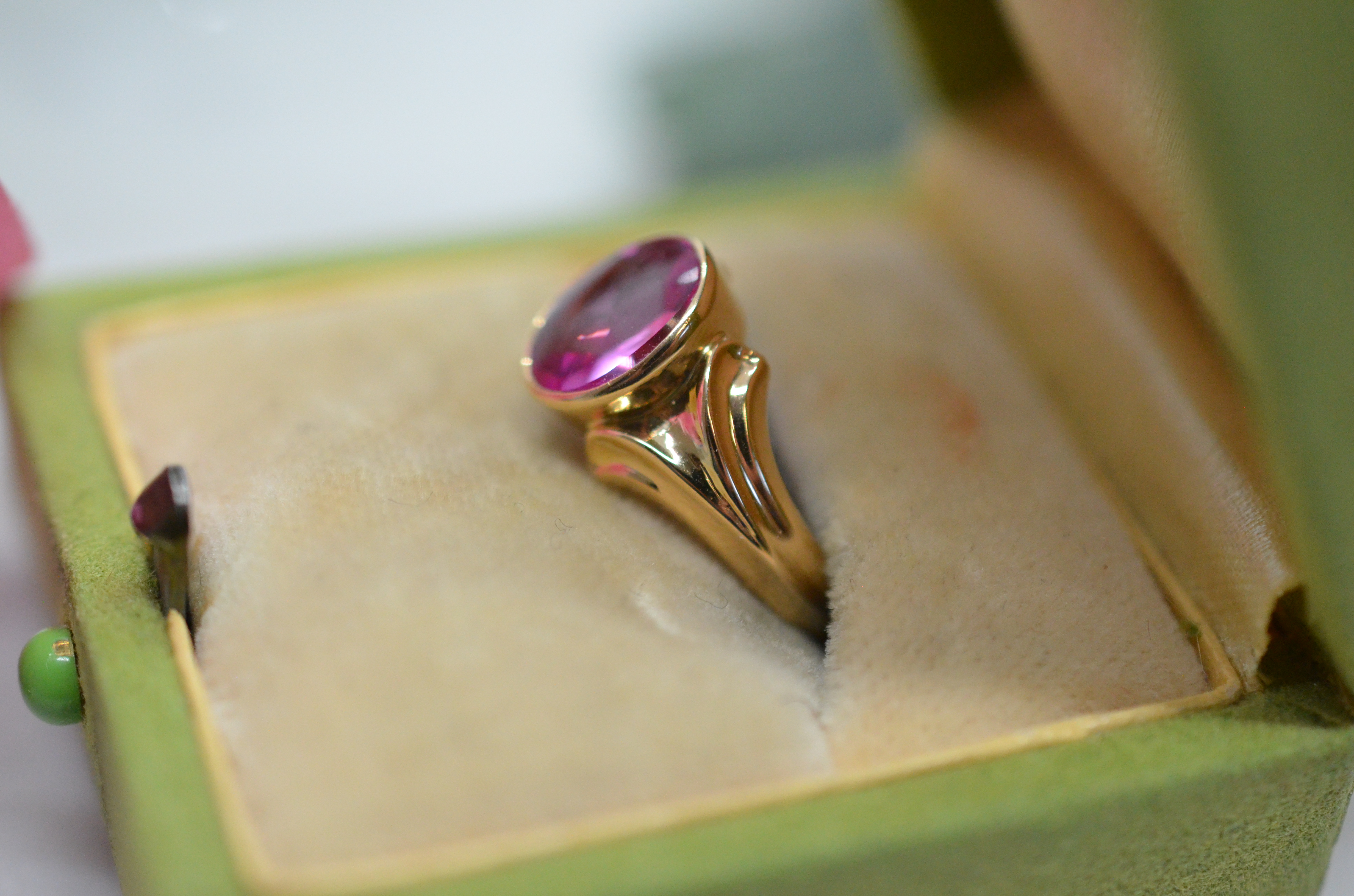 Vintage 18k ring with pink stone 1959 - 2