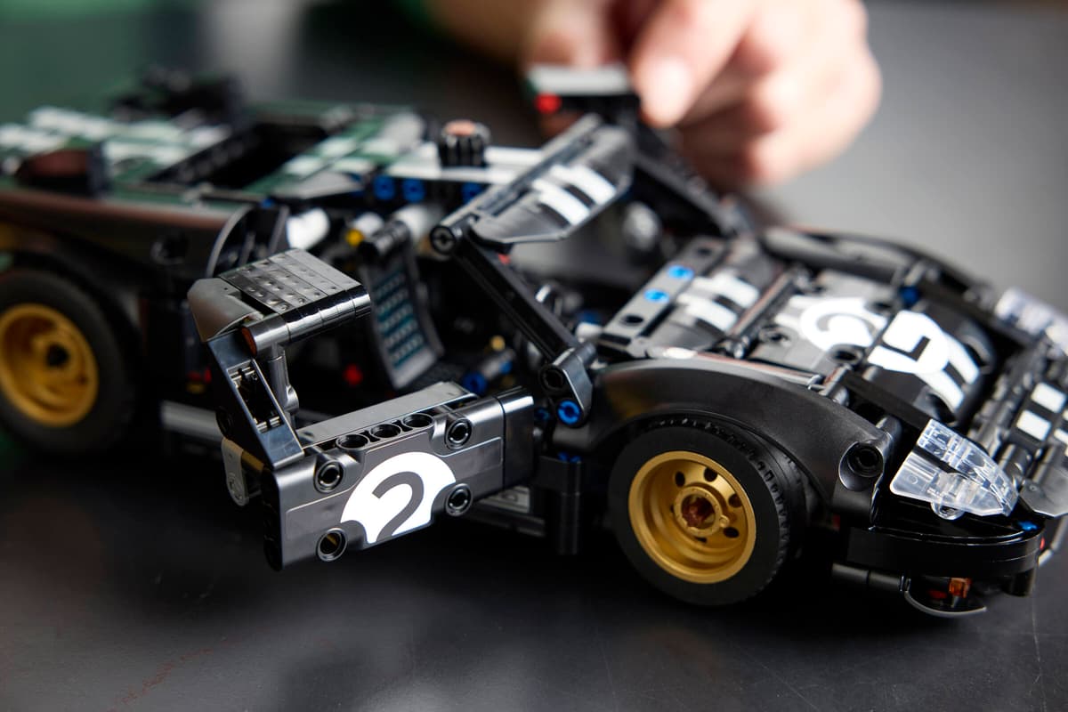 LEGO Technic 42223 1966 Ford GT40 MKII Racerbil - 11